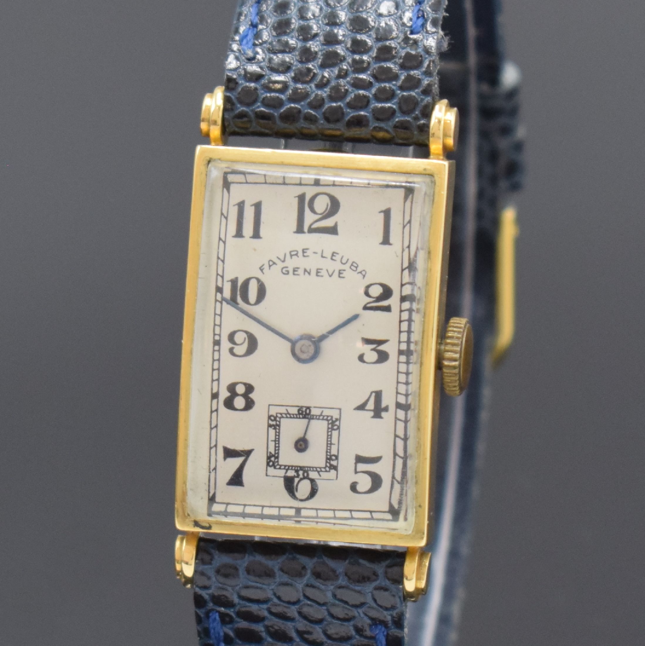 Detail a: FAVRE LEUBA rechteckige Armbanduhr in GG 750/000, Schweiz um 1940, Handaufzug, 2-tlg. Geh., Boden aufgedr., silb. Zifferbl. rest., gebl. Zeiger, ...