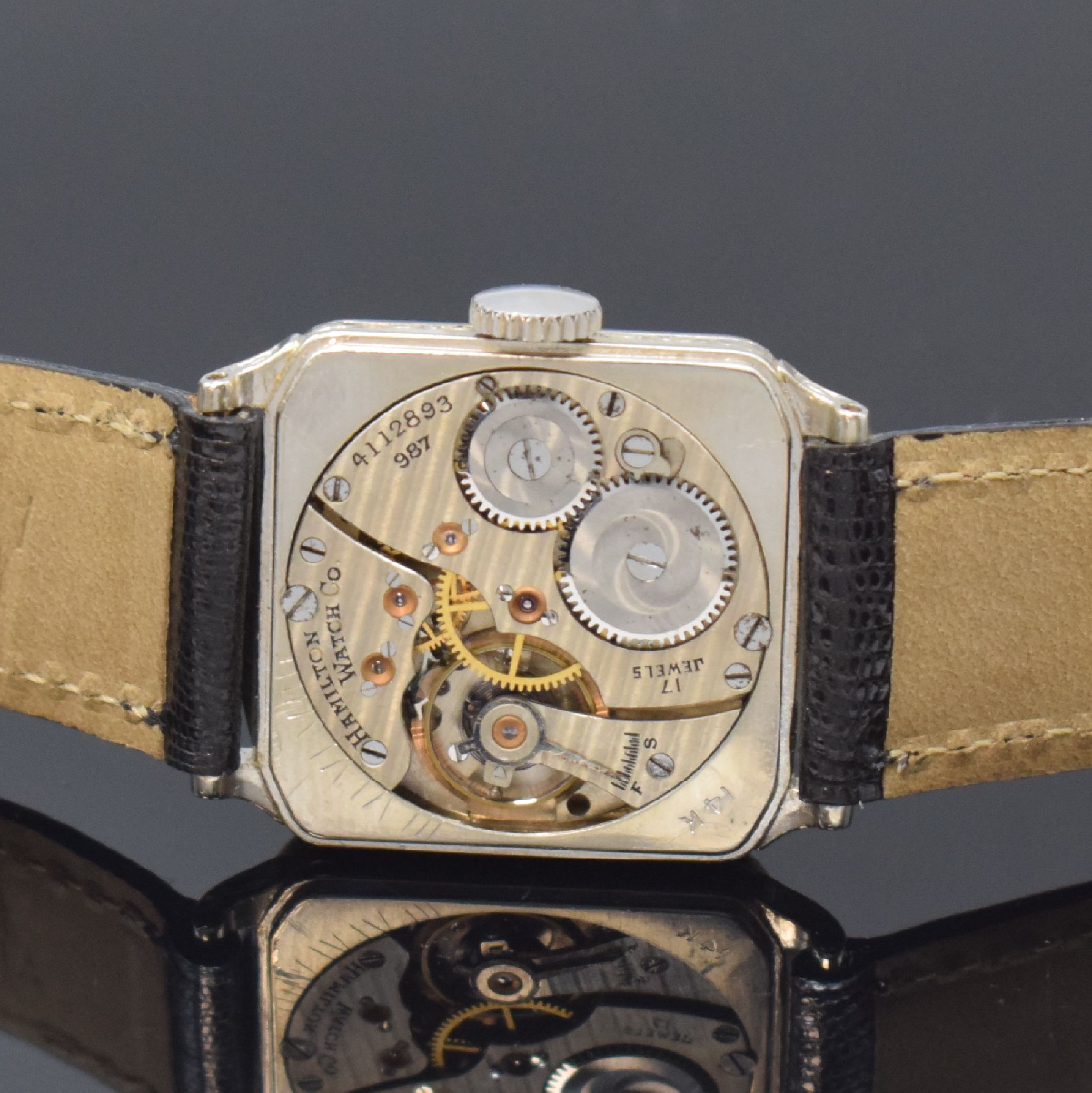 Detail d: HAMILTON Armbanduhr in 14k Weißgold, USA um 1930, Handaufzug, 3-tlg. Geh., Boden u. Glasrand aufgedr., silb. Zifferbl. m. arab. Leuchtzahlen, gebl. ...