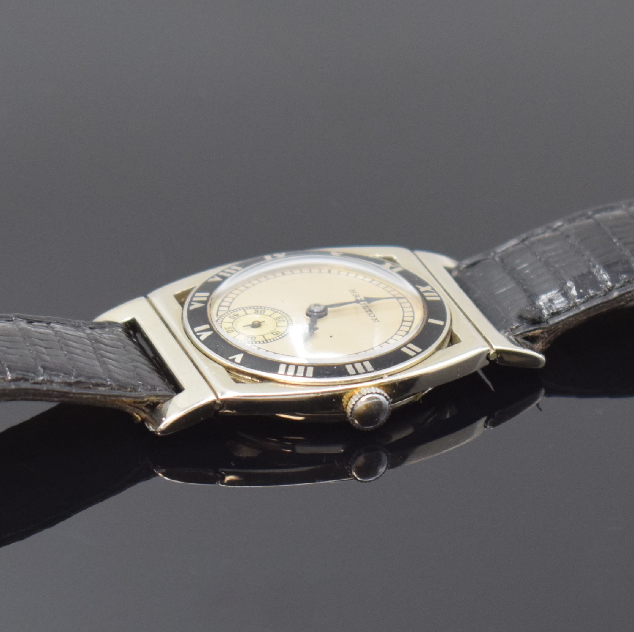 Detail b: HAMILTON Piping Rock seltene Art-Deco Armbanduhr in WG 585/000, USA um 1930, Handaufzug, Tonneau-Geh. m. beweglichen Anstößen, in schwarz ...