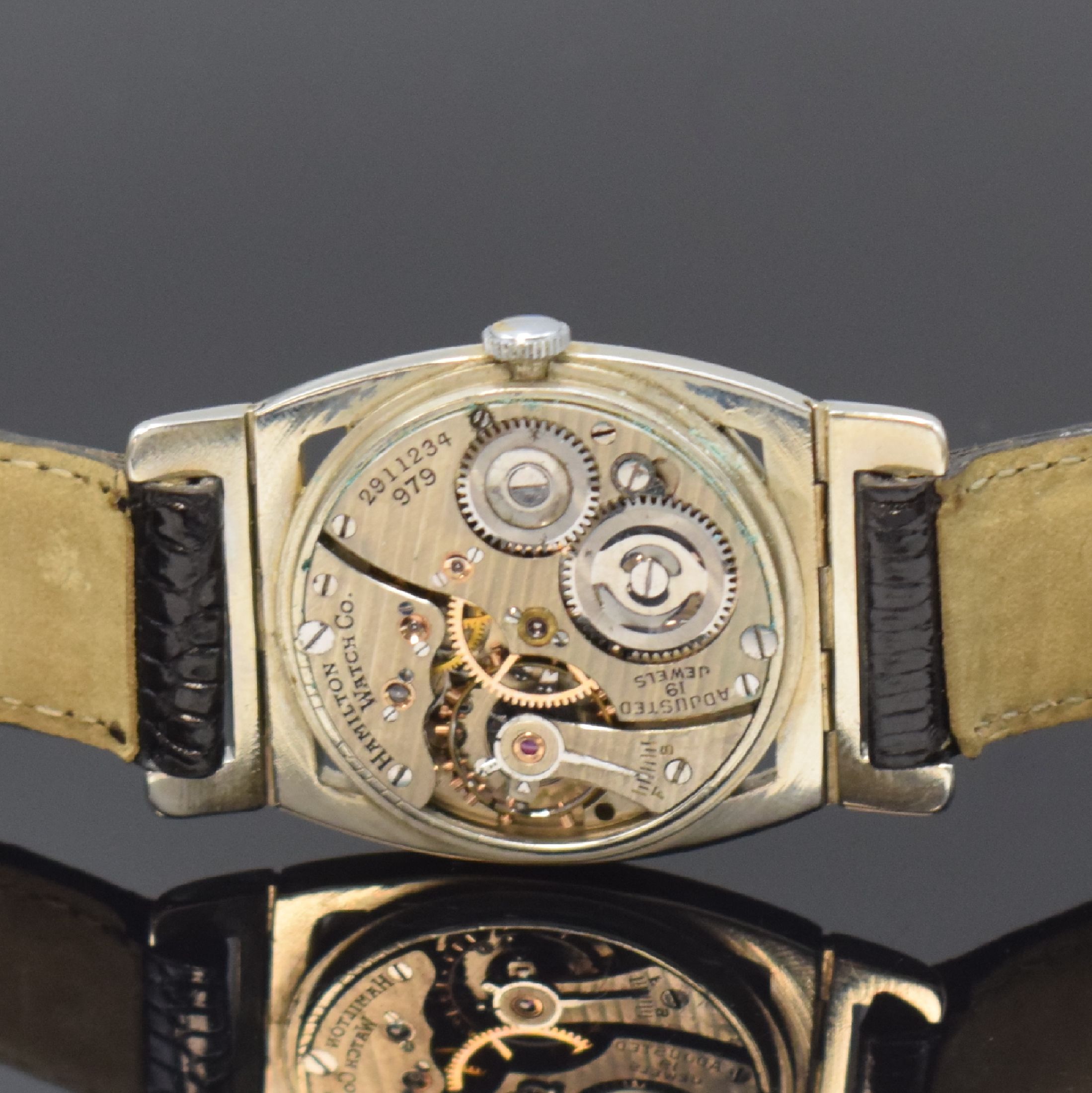 Detail d: HAMILTON Piping Rock seltene Art-Deco Armbanduhr in WG 585/000, USA um 1930, Handaufzug, Tonneau-Geh. m. beweglichen Anstößen, in schwarz ...