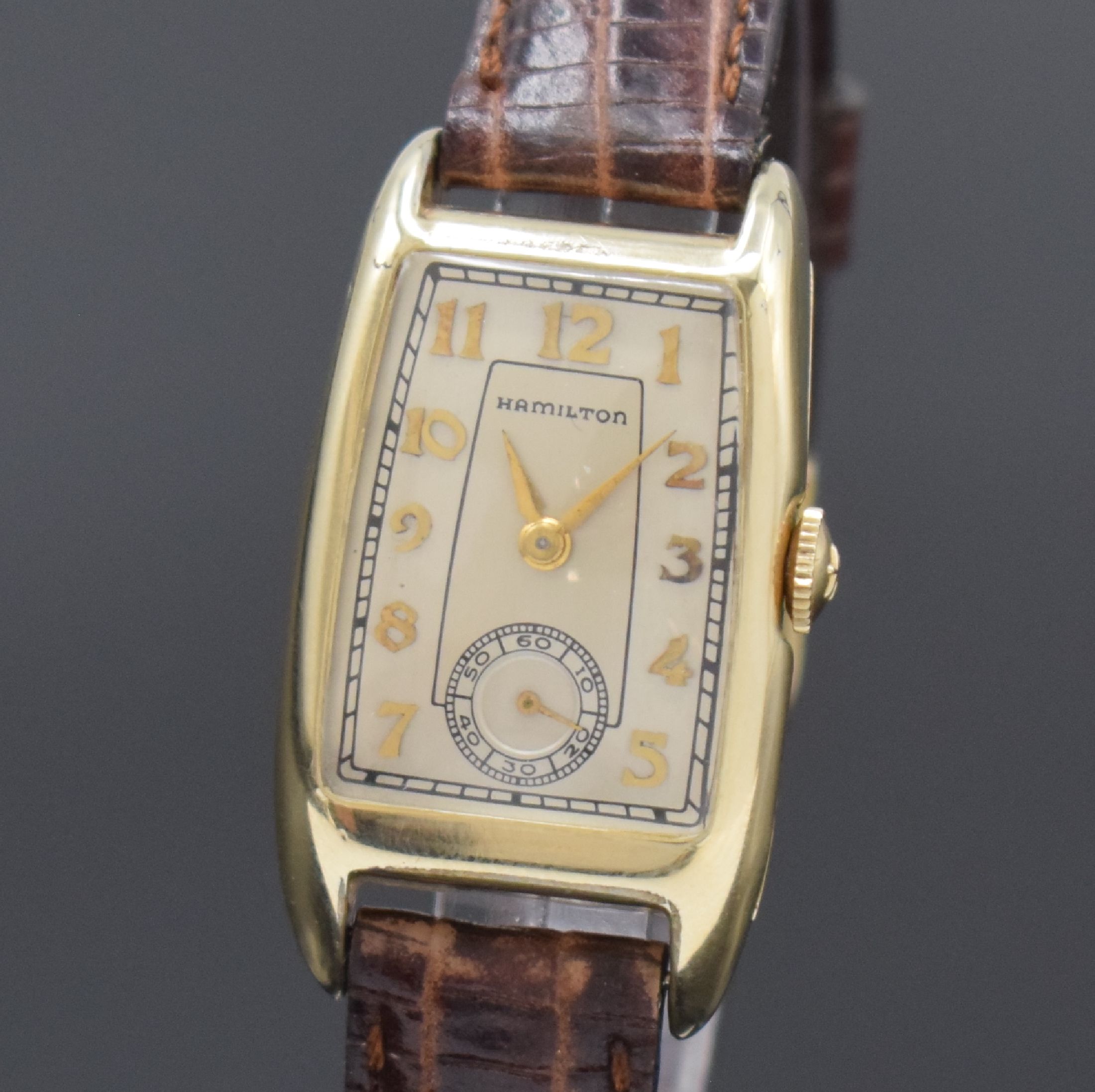 Detail a: HAMILTON Brooke seltene asymmetrische Armbanduhr in 14k Goldfilled, USA um 1939, Handaufzug, 2-tlg. Geh., Boden m. Monogramm- Grav. aufgedr., silb. ...