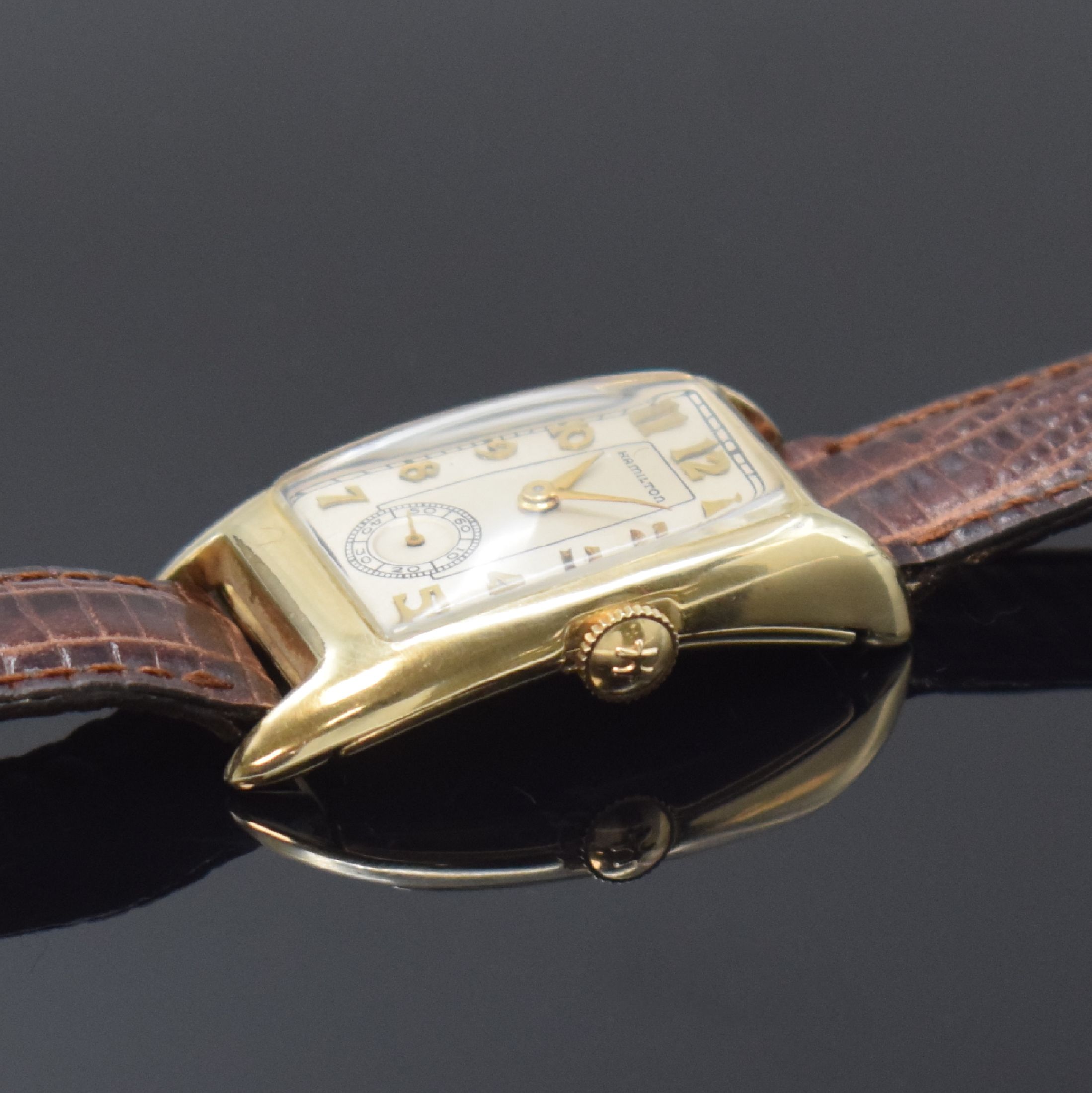 Detail b: HAMILTON Brooke seltene asymmetrische Armbanduhr in 14k Goldfilled, USA um 1939, Handaufzug, 2-tlg. Geh., Boden m. Monogramm- Grav. aufgedr., silb. ...