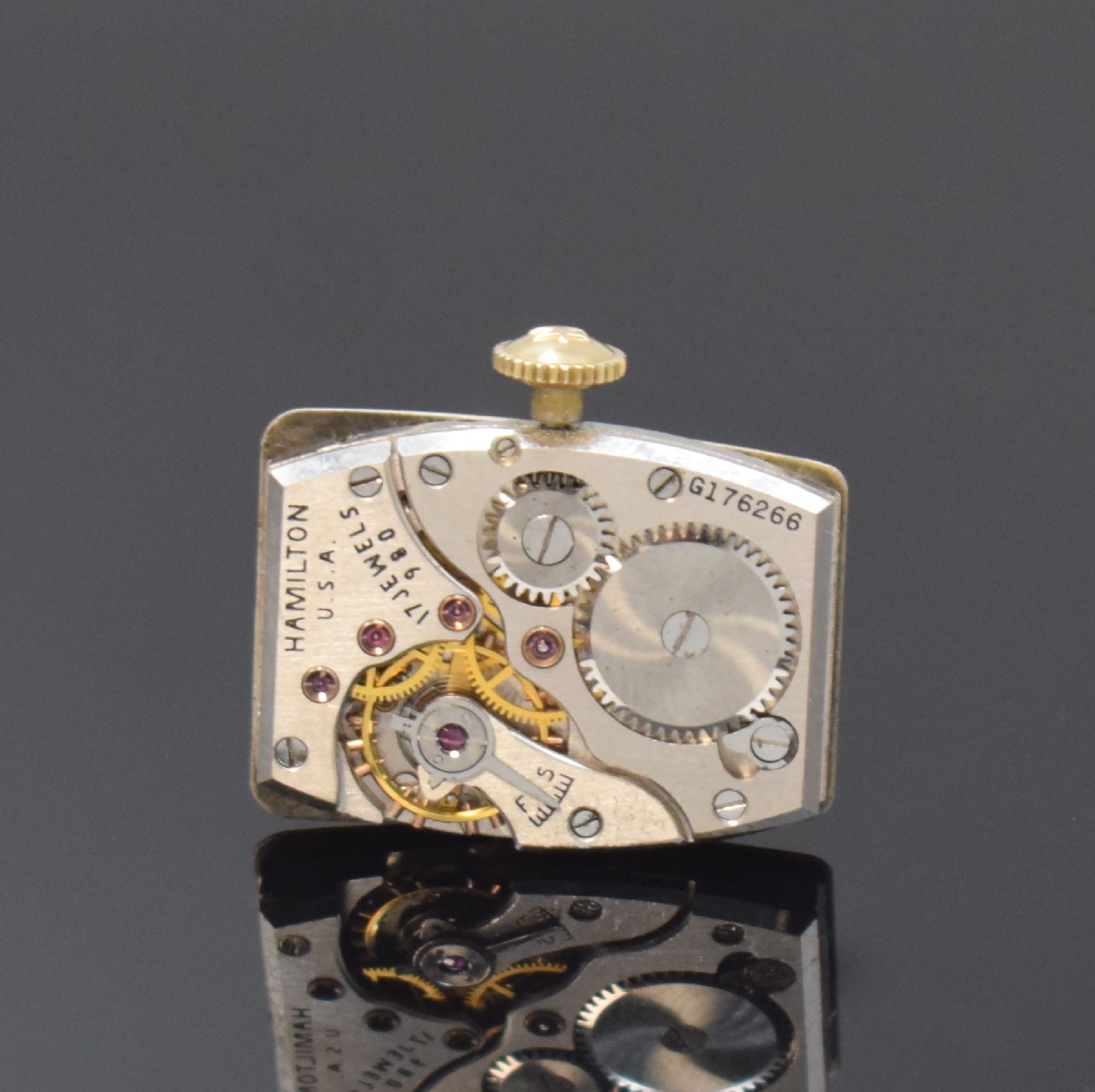 Detail d: HAMILTON Brooke seltene asymmetrische Armbanduhr in 14k Goldfilled, USA um 1939, Handaufzug, 2-tlg. Geh., Boden m. Monogramm- Grav. aufgedr., silb. ...