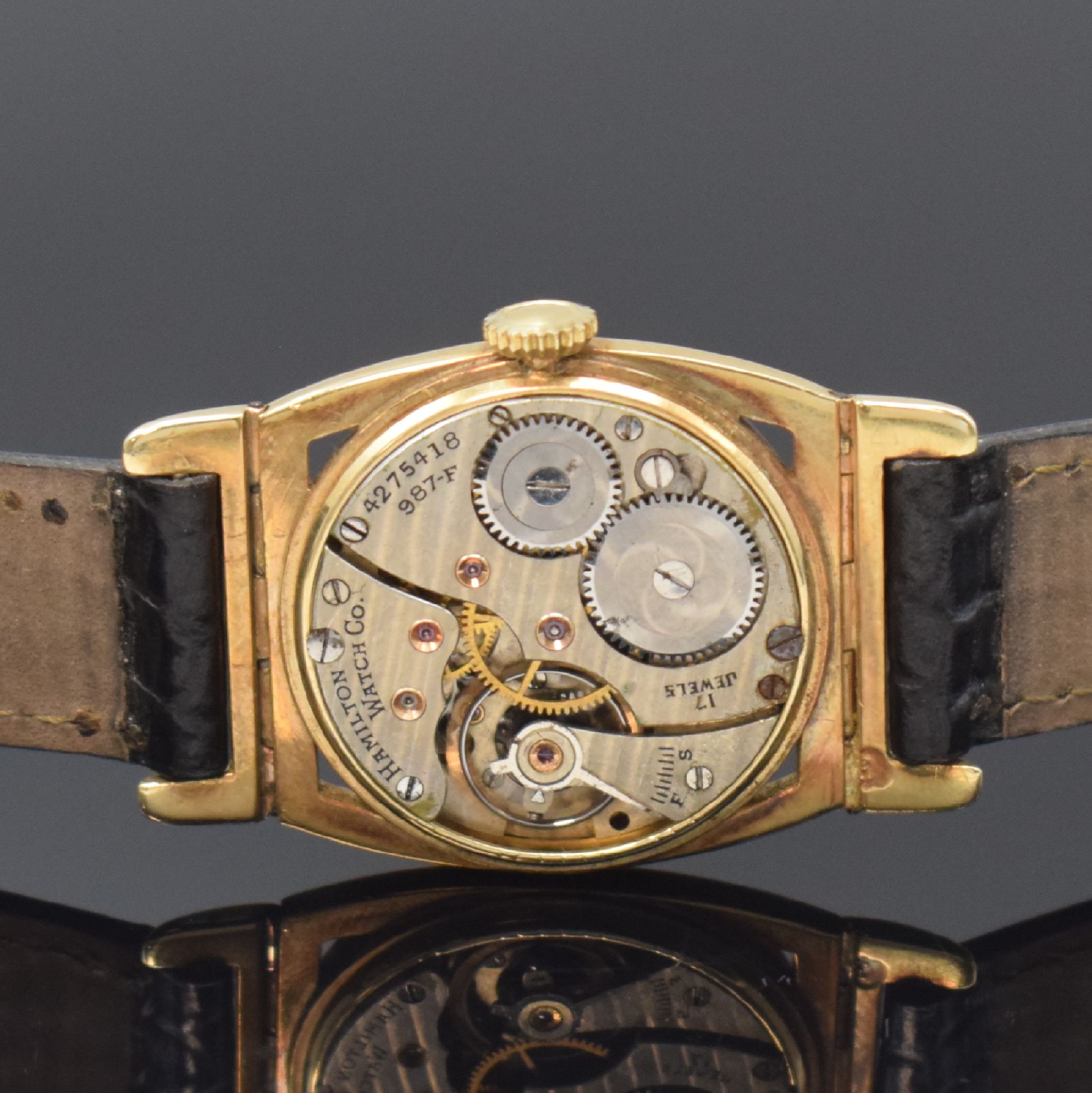 Detail d: HAMILTON Piping Rock seltene Art-Deco Armbanduhr in GG 585/000, USA um 1930, Handaufzug, Tonneau-Geh. m. bewegl. Anstößen, in schwarz emaillierter ...