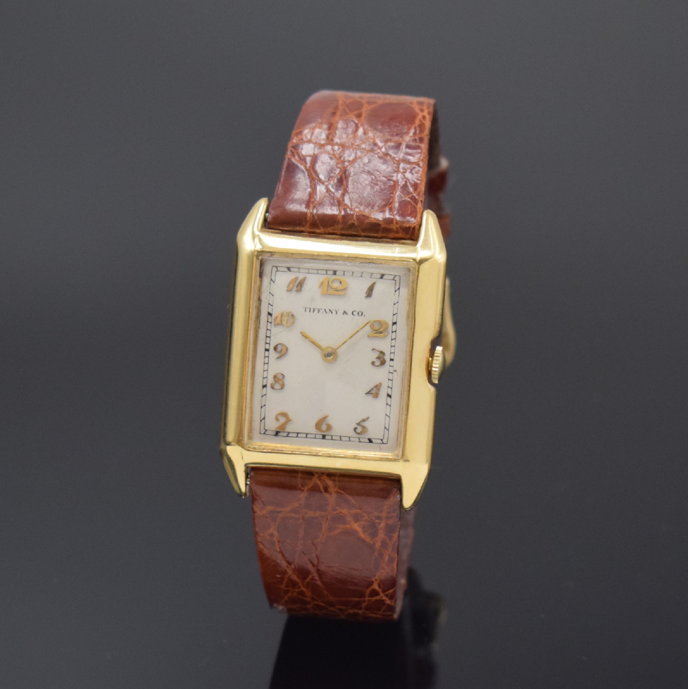 IWC / Tiffany & Co. rechteckige Armbanduhr in 18k Gelbgold, Schweiz / USA um 1930, Handaufzug, amerikanisches Scharniergeh., silb. Zifferbl. rest., ...
