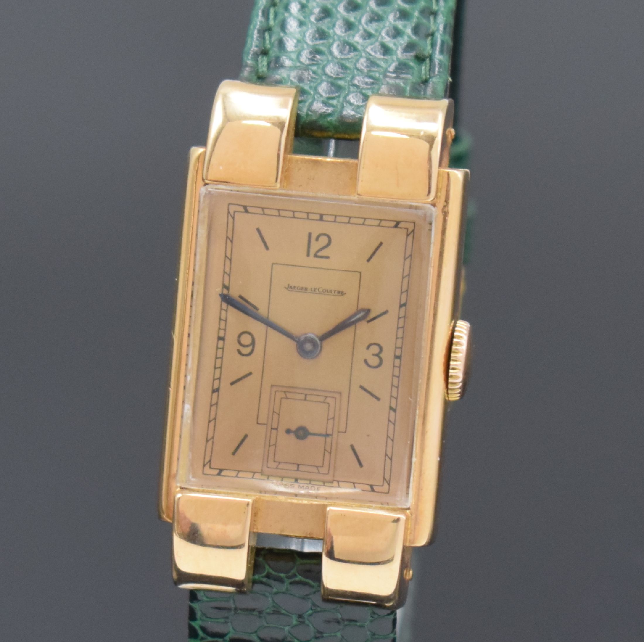Detail a: Jaeger-LeCoultre rechteckige Armbanduhr in Rotgold 750/000, Schweiz / Frankreich um 1940, Handaufzug, 2-tlg. französisches Geh. m. ausgefallenen ...