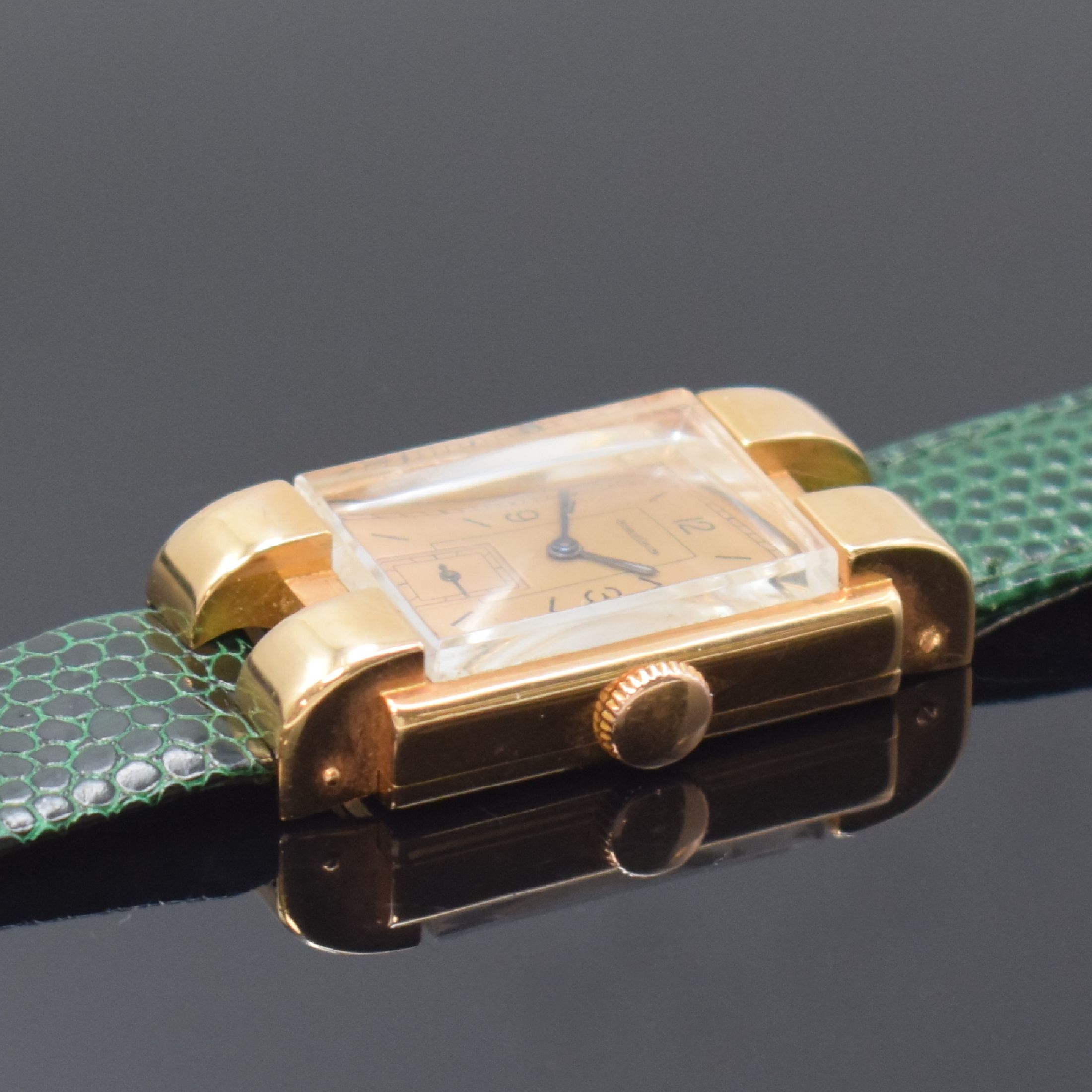 Detail b: Jaeger-LeCoultre rechteckige Armbanduhr in Rotgold 750/000, Schweiz / Frankreich um 1940, Handaufzug, 2-tlg. französisches Geh. m. ausgefallenen ...
