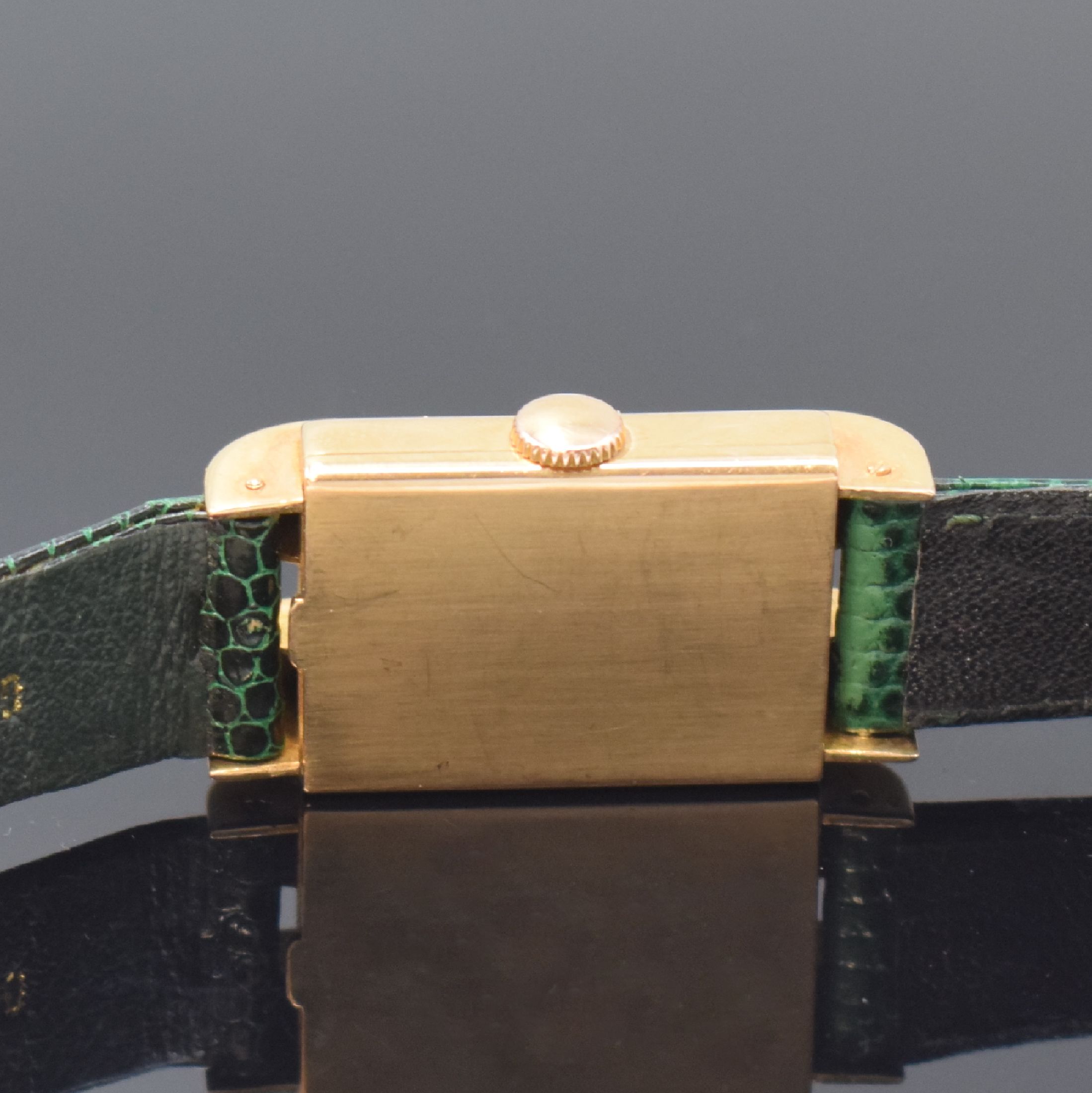 Detail c: Jaeger-LeCoultre rechteckige Armbanduhr in Rotgold 750/000, Schweiz / Frankreich um 1940, Handaufzug, 2-tlg. französisches Geh. m. ausgefallenen ...