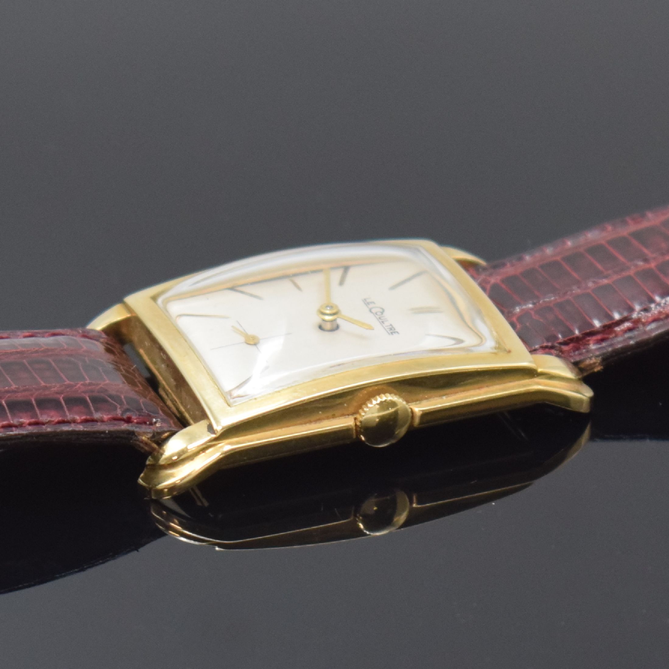 Detail b: Le COULTRE rechteckige Armbanduhr in 14k goldfilled, Schweiz / USA um 1950, Handaufzug, 2-tlg. Geh., Boden aufgedr., silb. Zifferbl. rest., gold. ...