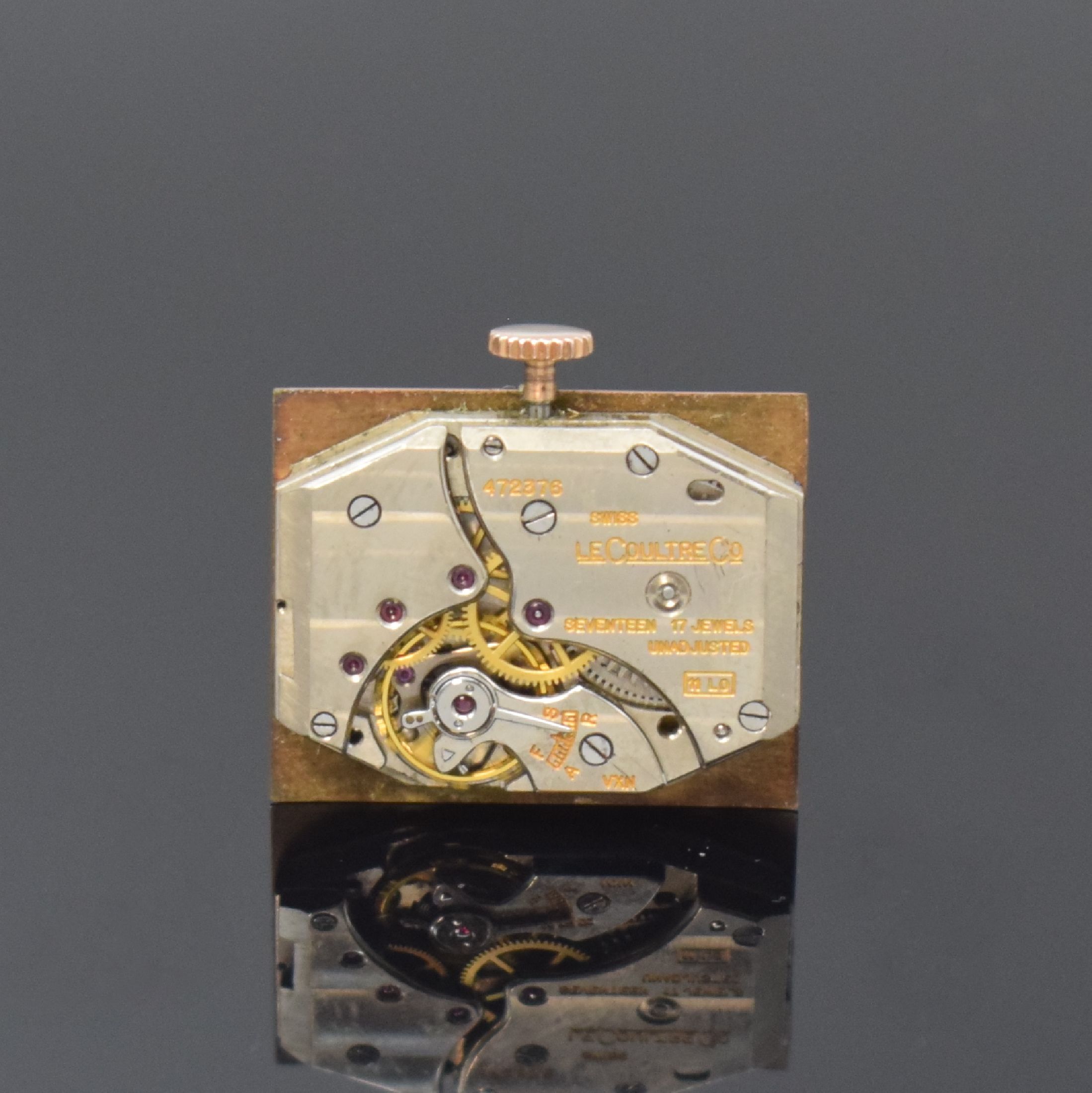 Detail d: Le COULTRE rechteckige Armbanduhr in Stahl/ Rotgold, Schweiz um 1940, Handaufzug, 2-tlg. Geh., Boden aufgedr., rotgold. Zifferbl. rest., aufges. ...