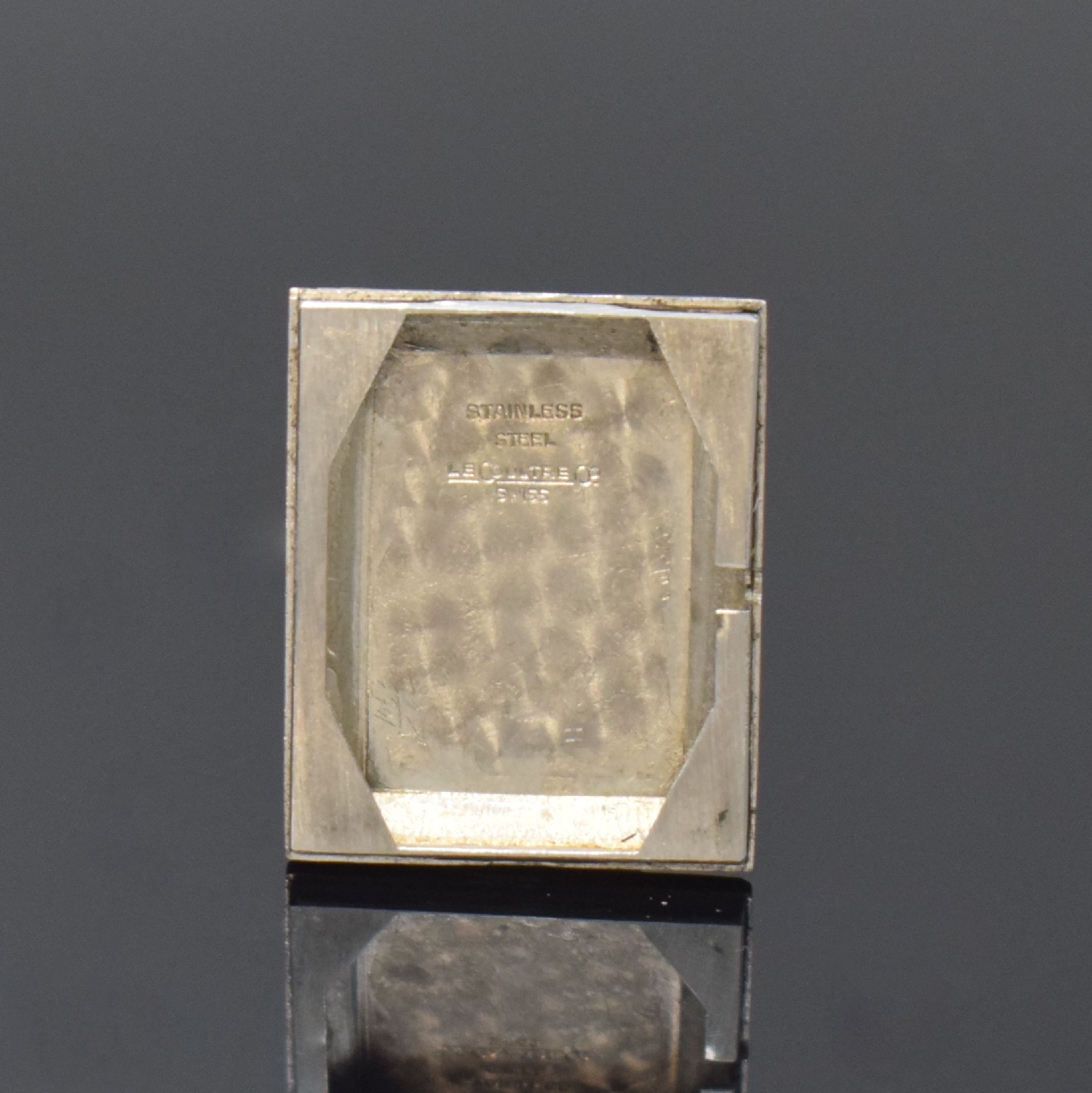 Detail e: Le COULTRE rechteckige Armbanduhr in Stahl/ Rotgold, Schweiz um 1940, Handaufzug, 2-tlg. Geh., Boden aufgedr., rotgold. Zifferbl. rest., aufges. ...
