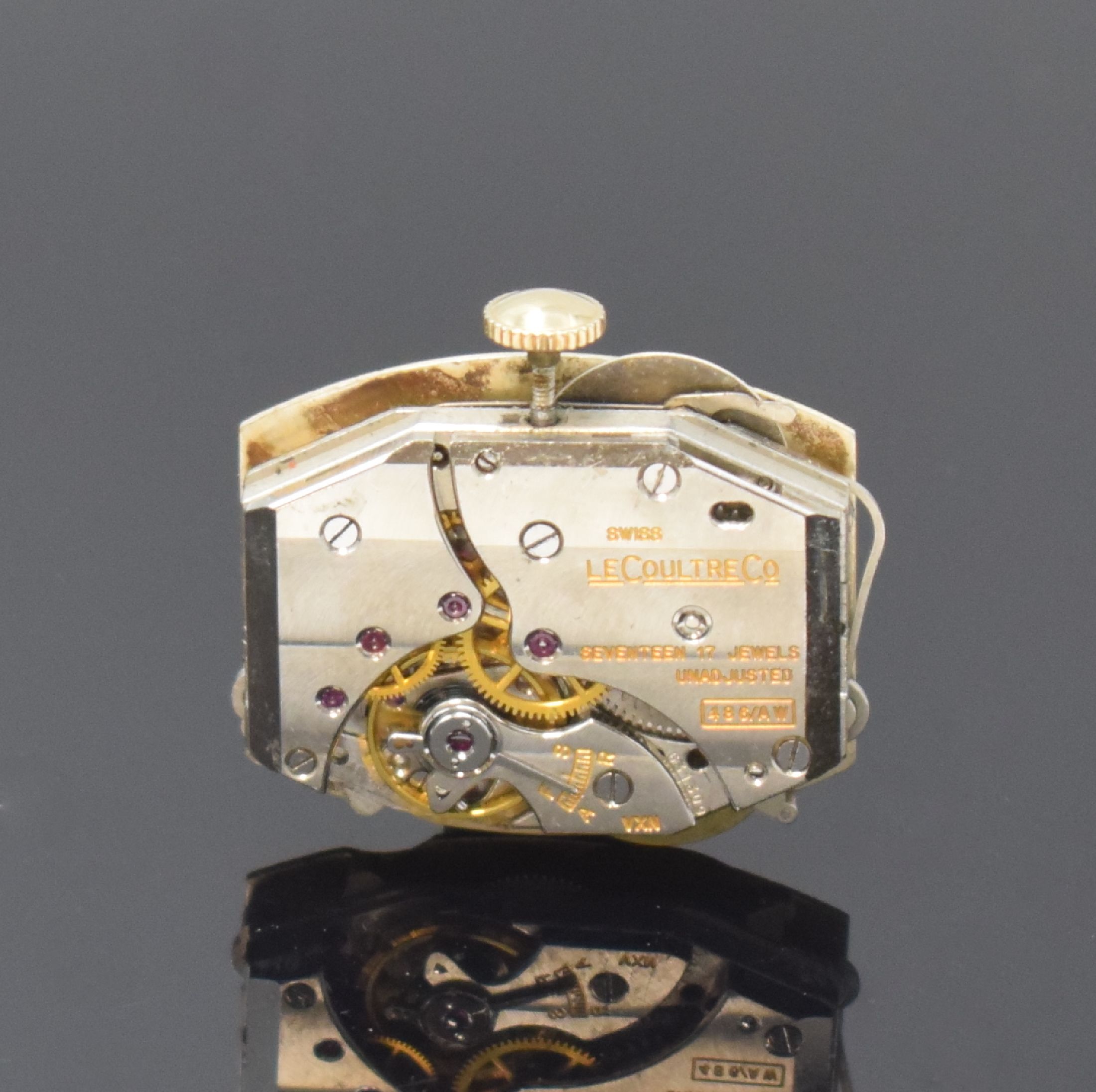 Detail e: Le COULTRE rechteckige Armbanduhr mit Vollkalender und Mondphase in 10k goldfilled, Schweiz USA um 1945, Handaufzug, 2-tlg. Geh. m. seitlichen ...