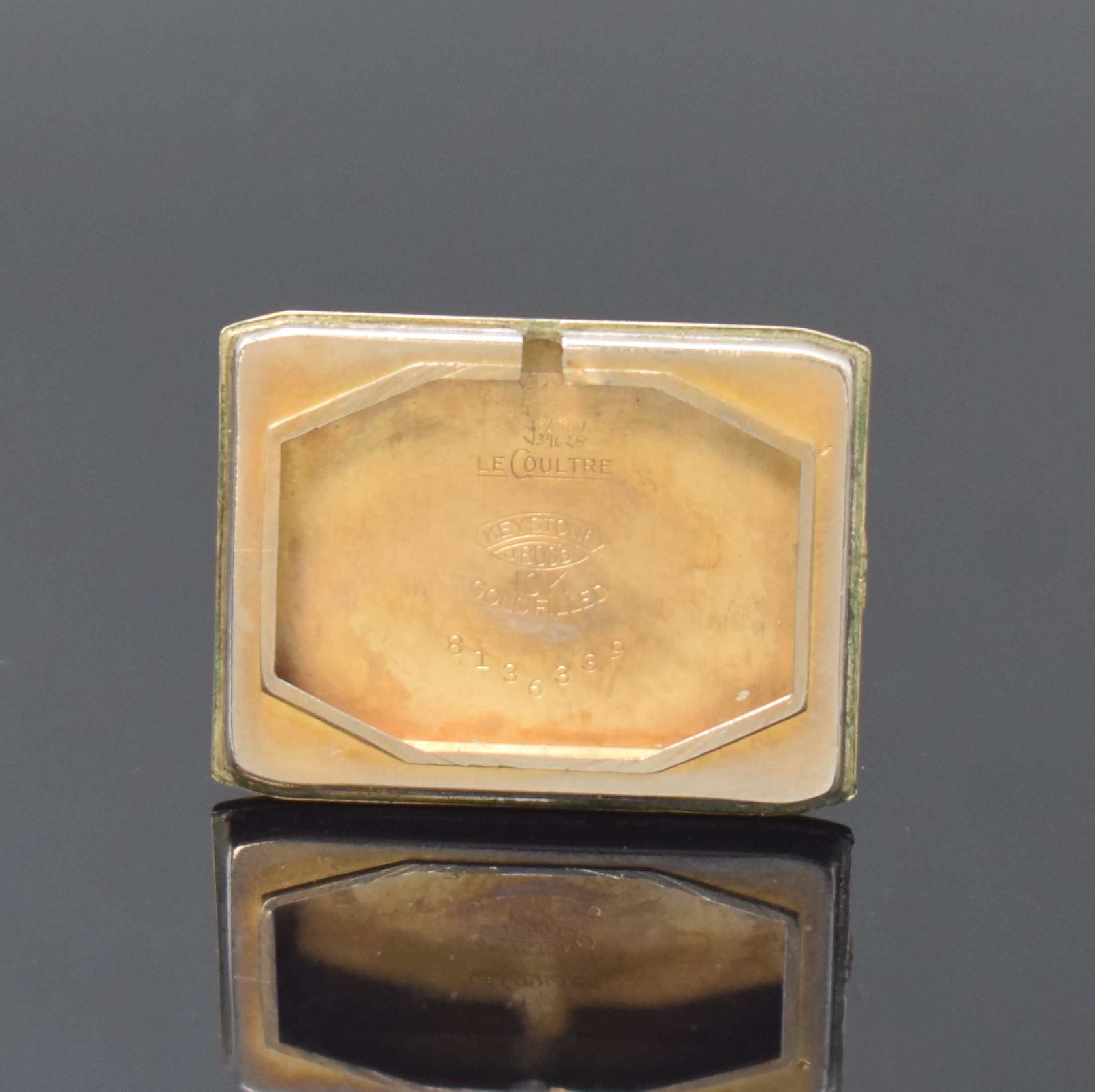 Detail f: Le COULTRE rechteckige Armbanduhr mit Vollkalender und Mondphase in 10k goldfilled, Schweiz USA um 1945, Handaufzug, 2-tlg. Geh. m. seitlichen ...