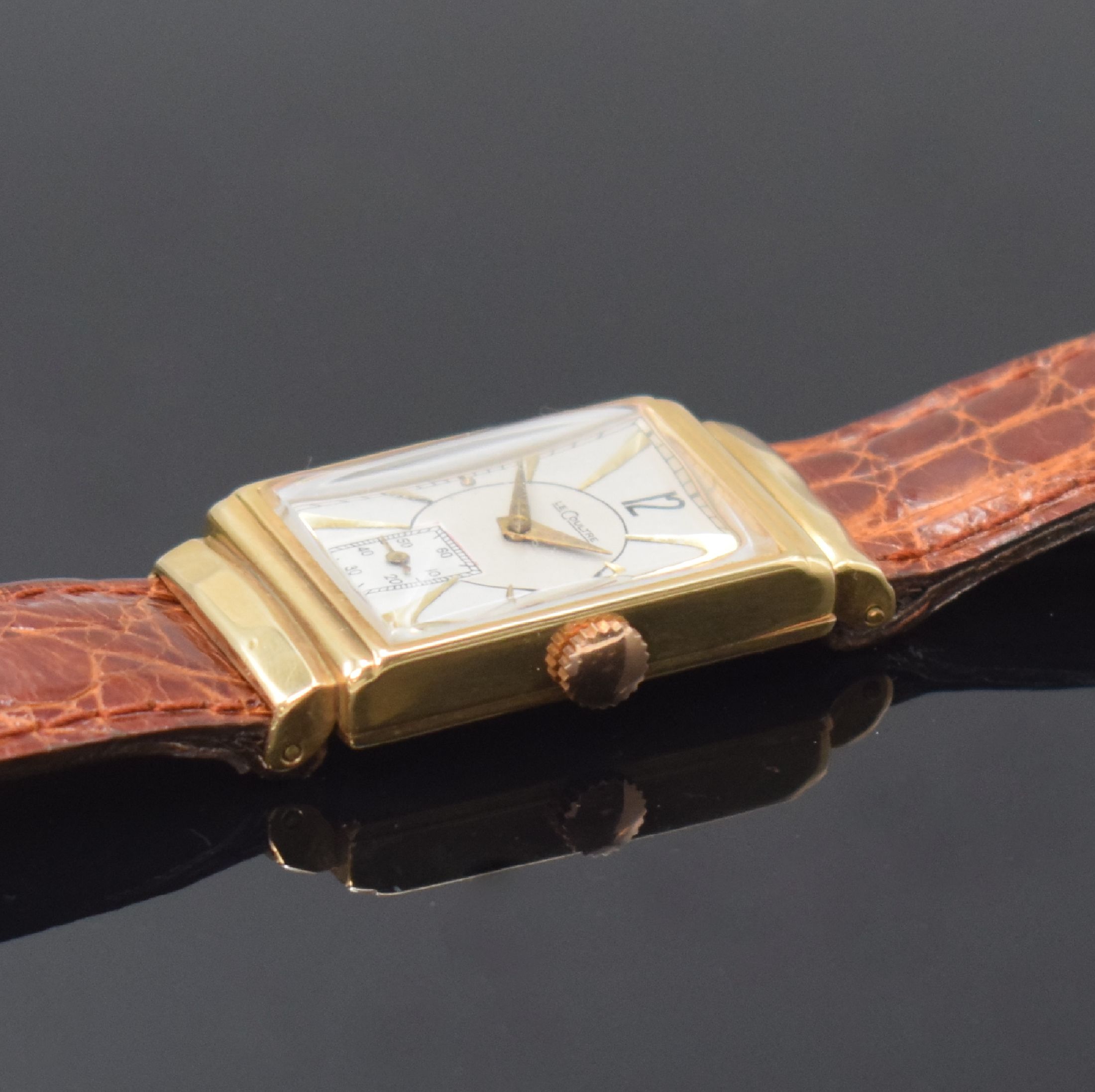 Detail b: LeCoultre rechteckige Armbanduhr in 14k Gelbgold, Schweiz / USA um 1940, Handaufzug, 2-tlg. Geh. m. verd. Anstößen, Boden aufgedr., silb. ...