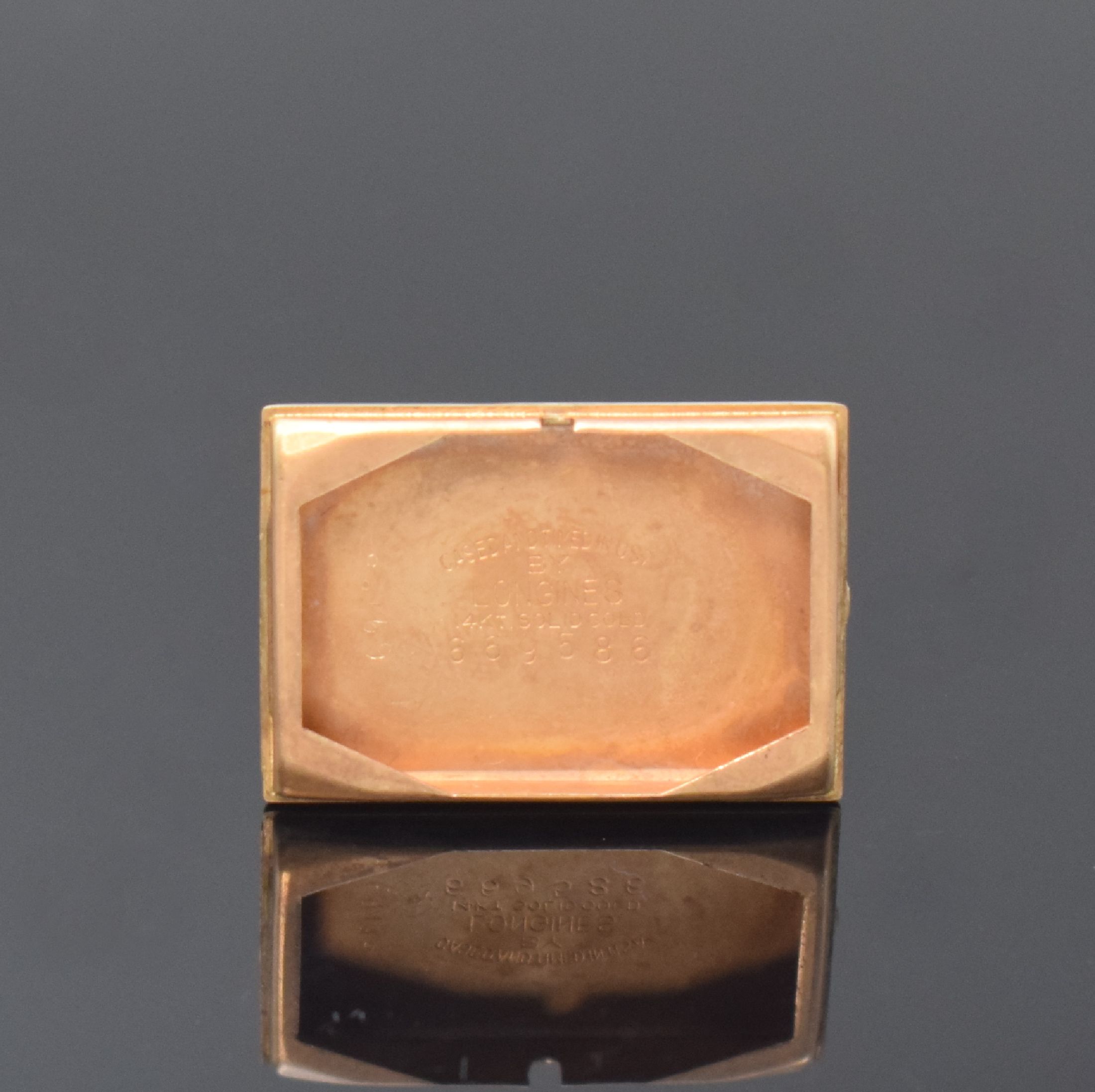 Detail e: LeCoultre rechteckige Armbanduhr in 14k Gelbgold, Schweiz / USA um 1940, Handaufzug, 2-tlg. Geh. m. verd. Anstößen, Boden aufgedr., silb. ...