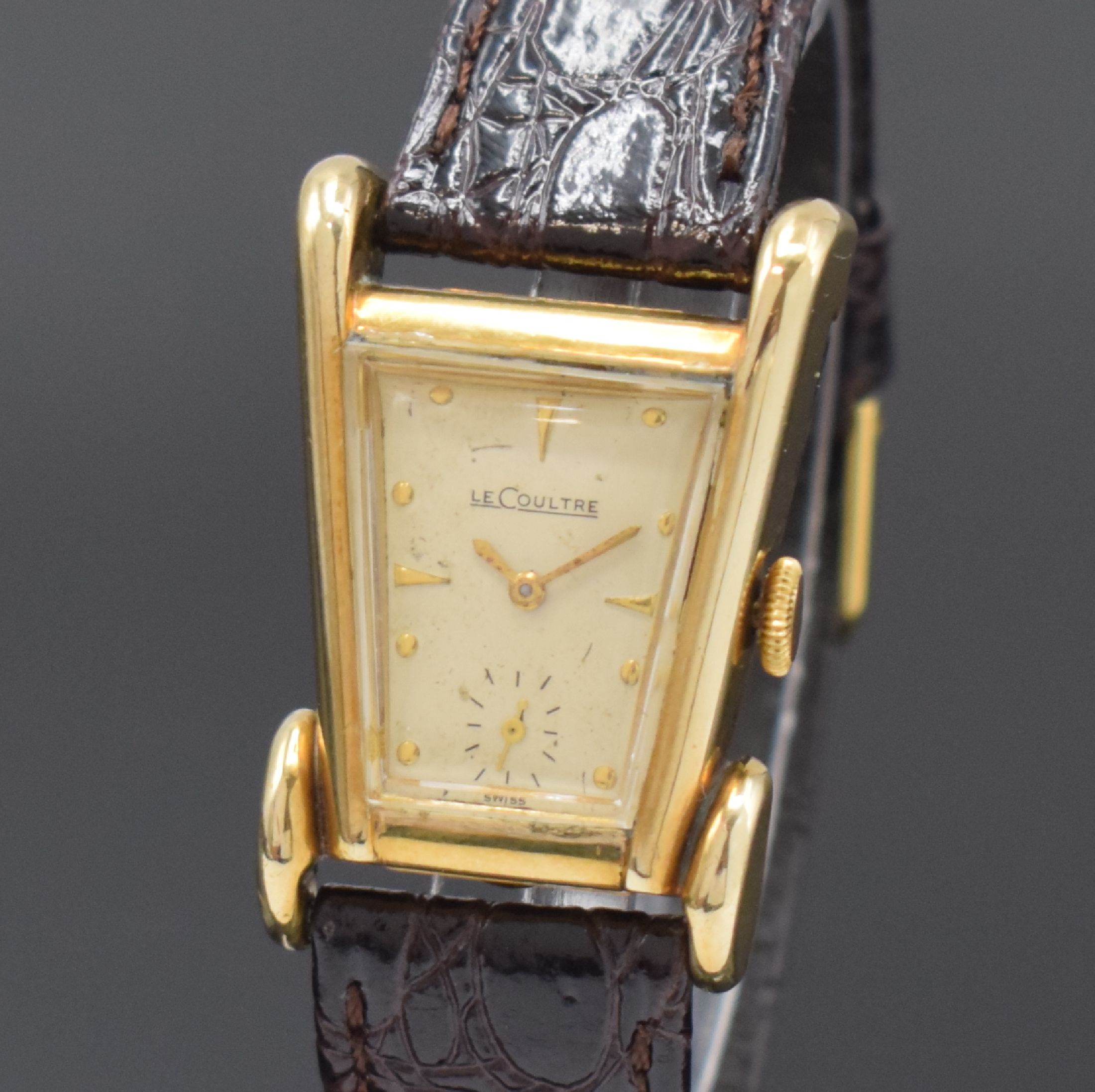 Detail a: Le COULTRE Grasshopper asymetrische Armbanduhr in 10k goldfilled, Schweiz USA um 1950, Handaufzug, 2-tlg. Trapez-förmiges Geh., Boden aufgedr., ...