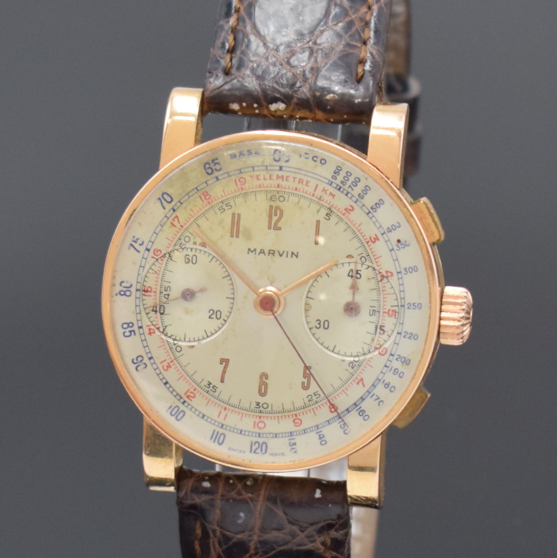 Detail a: MARVIN Valjoux 22 Schaltradchronograph in RG 750/000, Schweiz um 1940, Handaufzug, 3-tlg. Geh., Boden dell. u. Glasrand aufgedr., silb. Zifferbl. ...