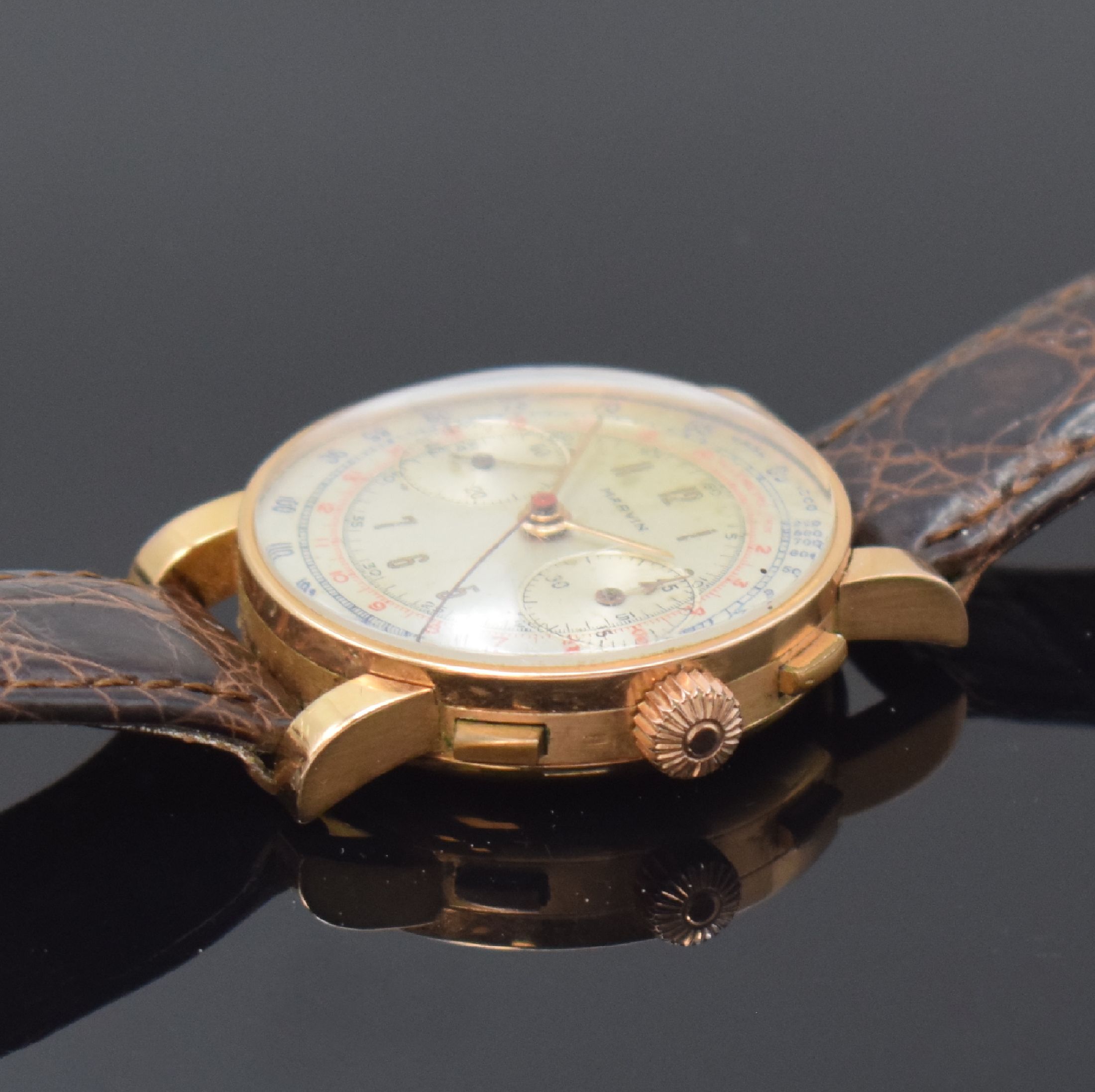 Detail b: MARVIN Valjoux 22 Schaltradchronograph in RG 750/000, Schweiz um 1940, Handaufzug, 3-tlg. Geh., Boden dell. u. Glasrand aufgedr., silb. Zifferbl. ...