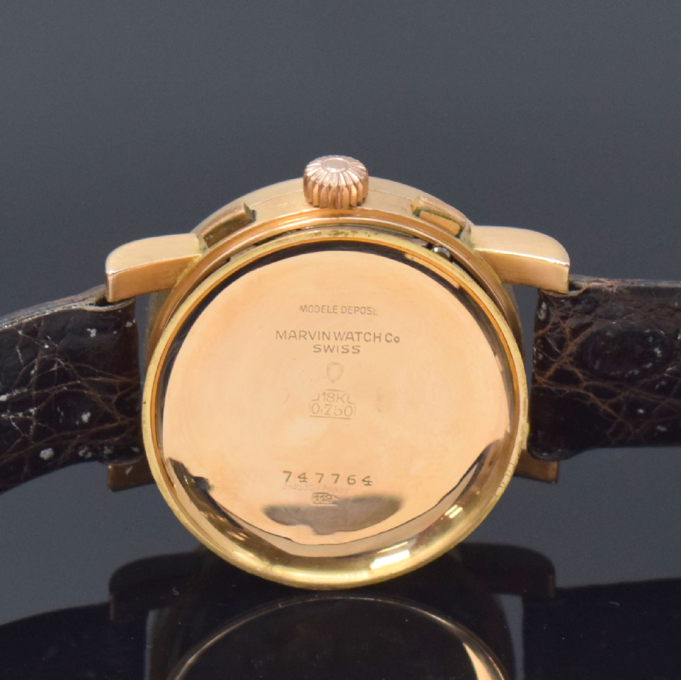 Detail e: MARVIN Valjoux 22 Schaltradchronograph in RG 750/000, Schweiz um 1940, Handaufzug, 3-tlg. Geh., Boden dell. u. Glasrand aufgedr., silb. Zifferbl. ...