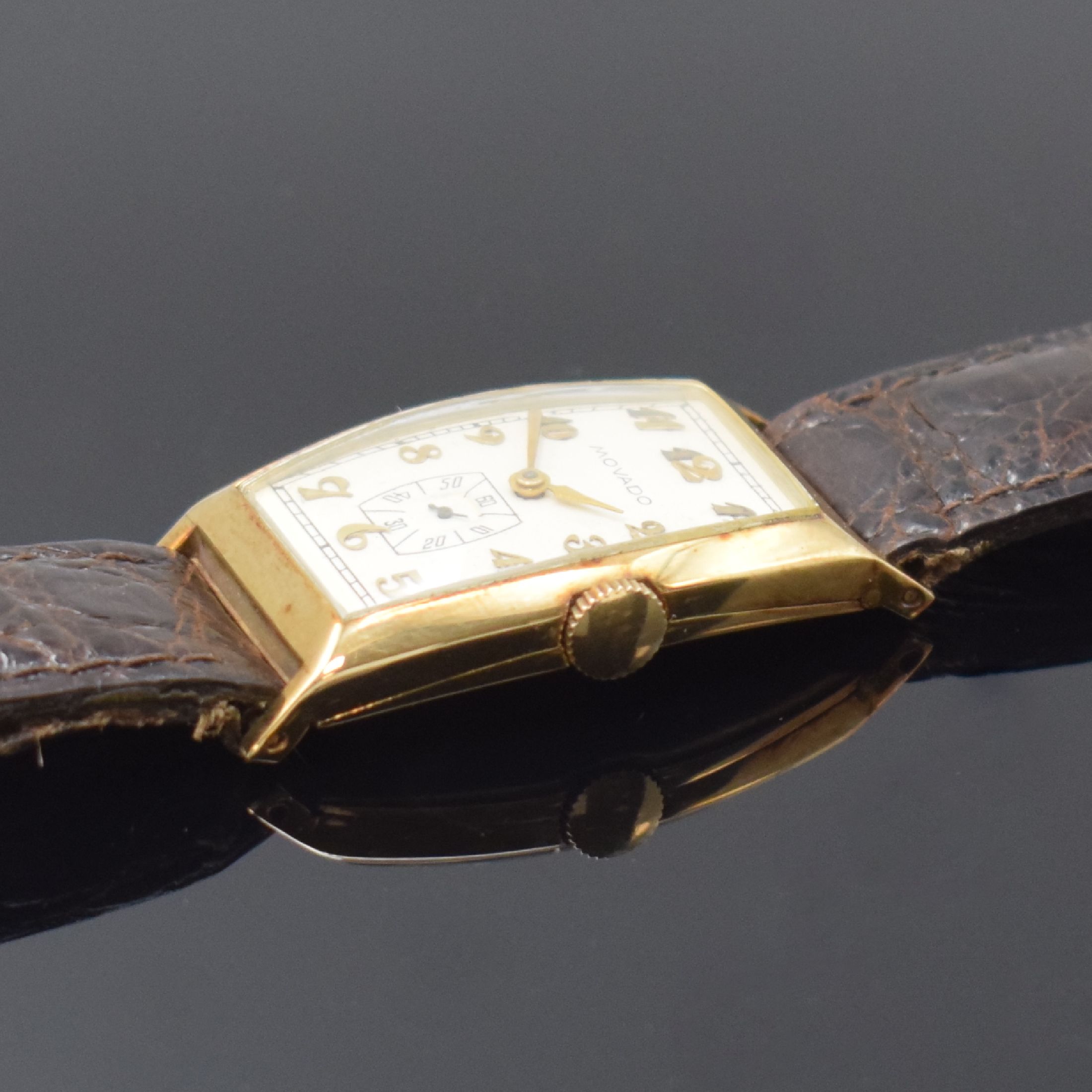 Detail a: MOVADO Referenz 41310 Armbanduhr in GG 585/000, Schweiz um 1930, Handaufzug, tonneauförm. Scharniergeh., creme-farb. Zifferbl. rest., aufges. gold. ...