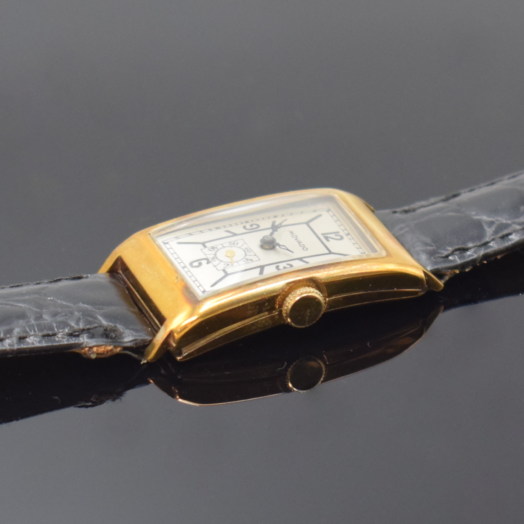 Detail b: MOVADO rechteckige Armbanduhr Referenz 91813 in GG 375/000, Schweiz f. England um 1935, Handaufzug, Scharniergeh. m. Monogramm-Grav., silb. Zifferbl. ...