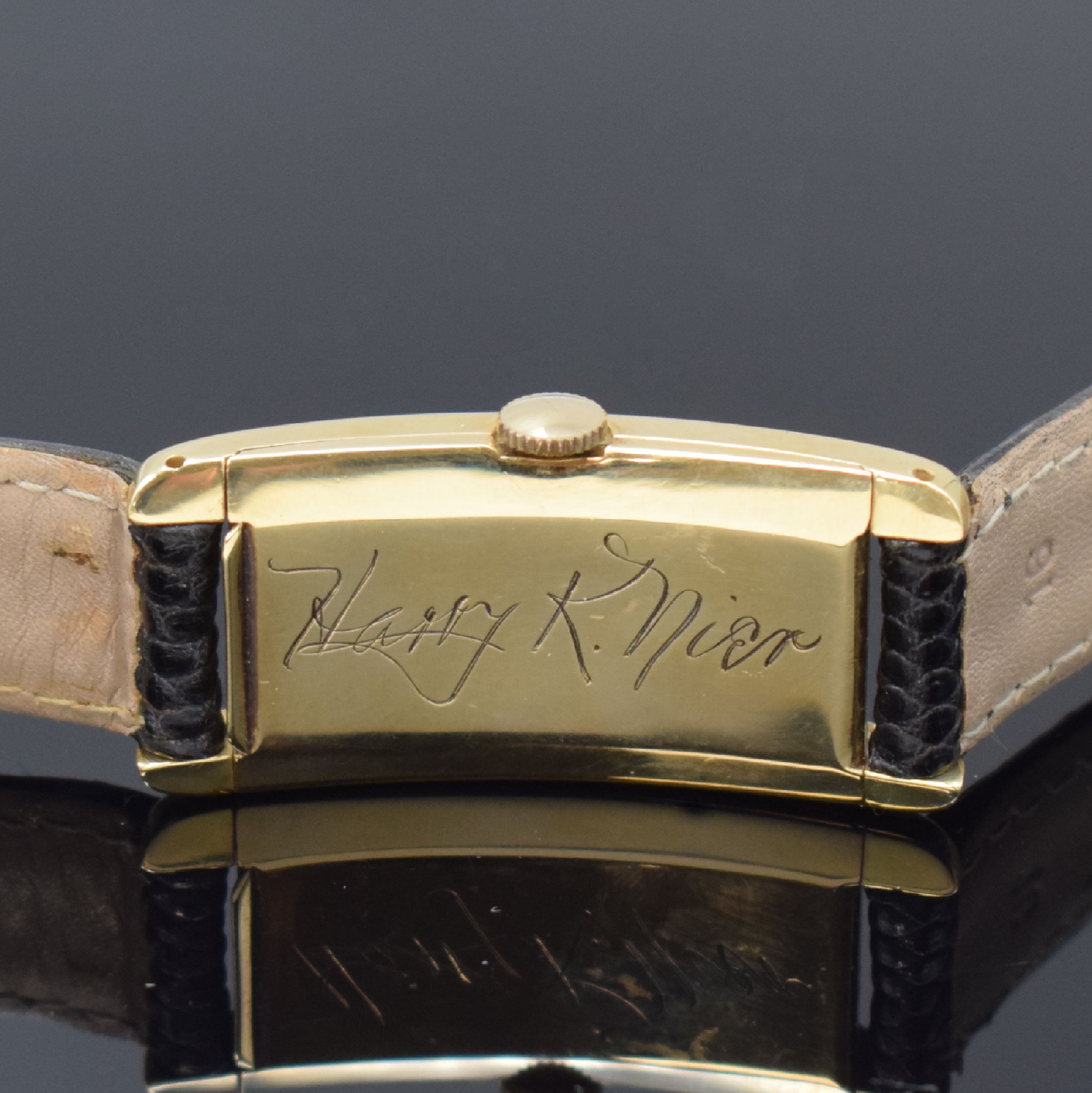 Detail c: MOVADO rechteckige Armbanduhr Referenz 42246 in GG 585/000, Schweiz um 1935, Handaufzug, 2-tlg. Geh., Boden m. Namensgravur aufgedr., silb. Zifferbl. ...