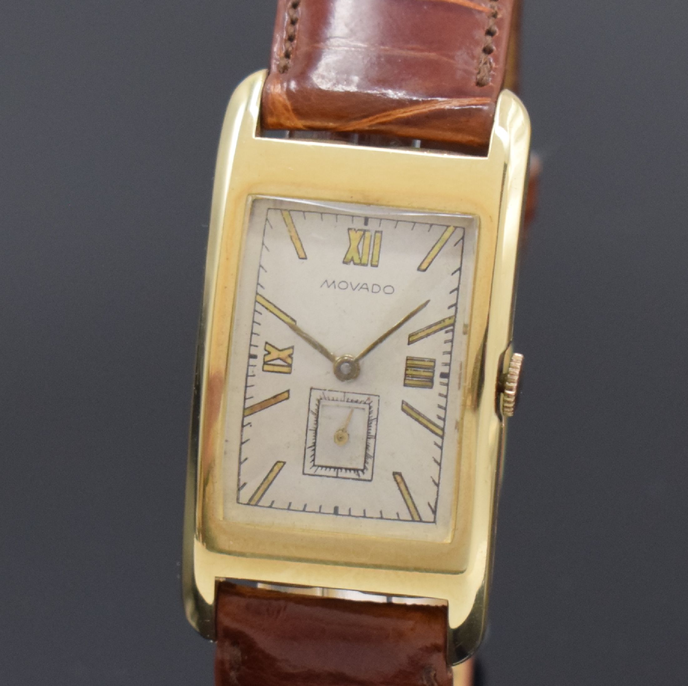 Detail a: MOVADO rechteckige Armbanduhr Referenz 41819 in GG 585/000, Schweiz / USA um 1935, Handaufzug, 2-tlg. USA-Geh., Boden aufgedr., silb. Zifferbl. ...