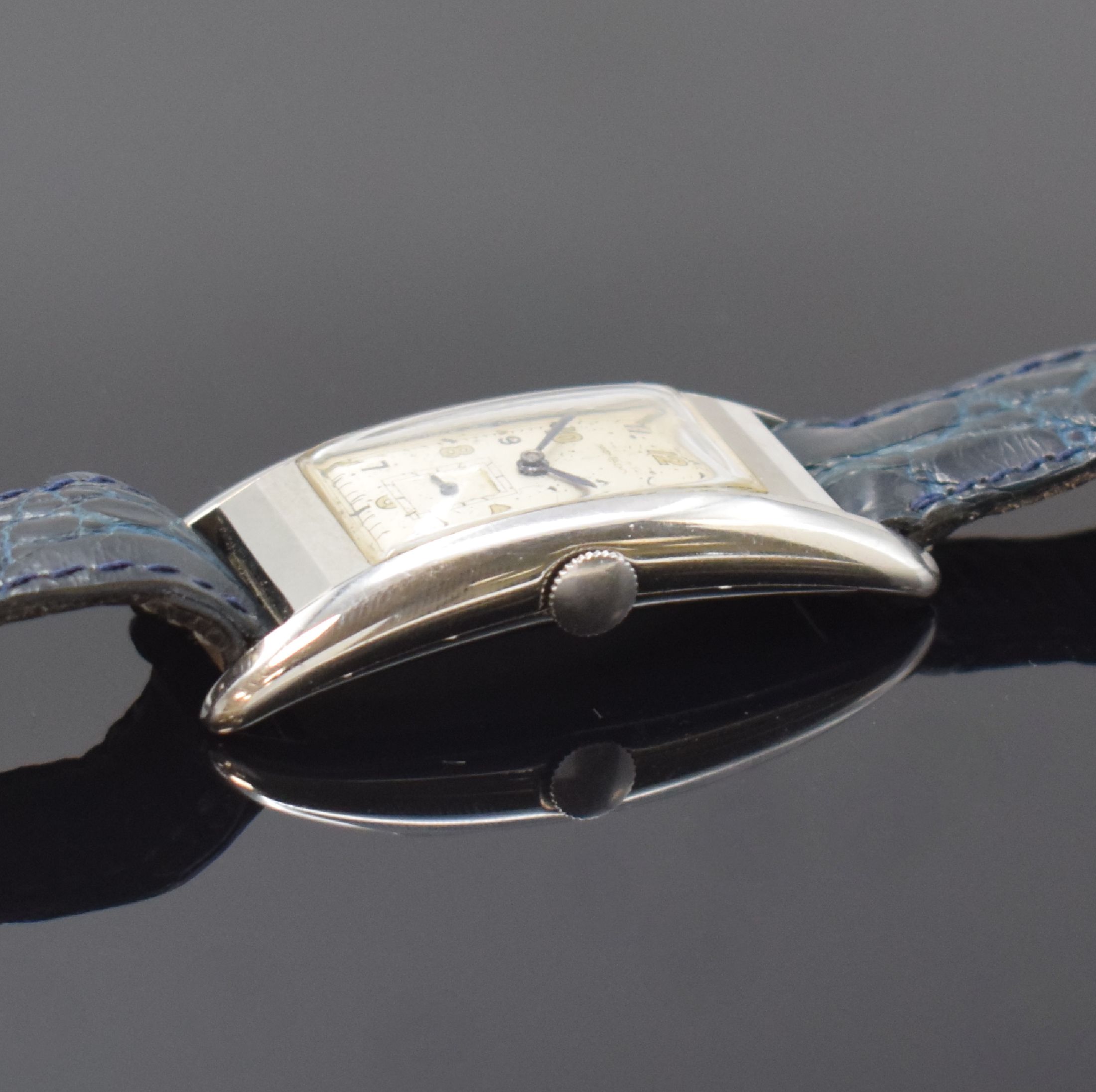 Detail b: MOVADO "Banana" stark gebogene Armbanduhr Referenz 12206 in Stahl, Schweiz um 1938, Handaufzug, 2-tlg. Geh., Boden aufgedr., silb. ...