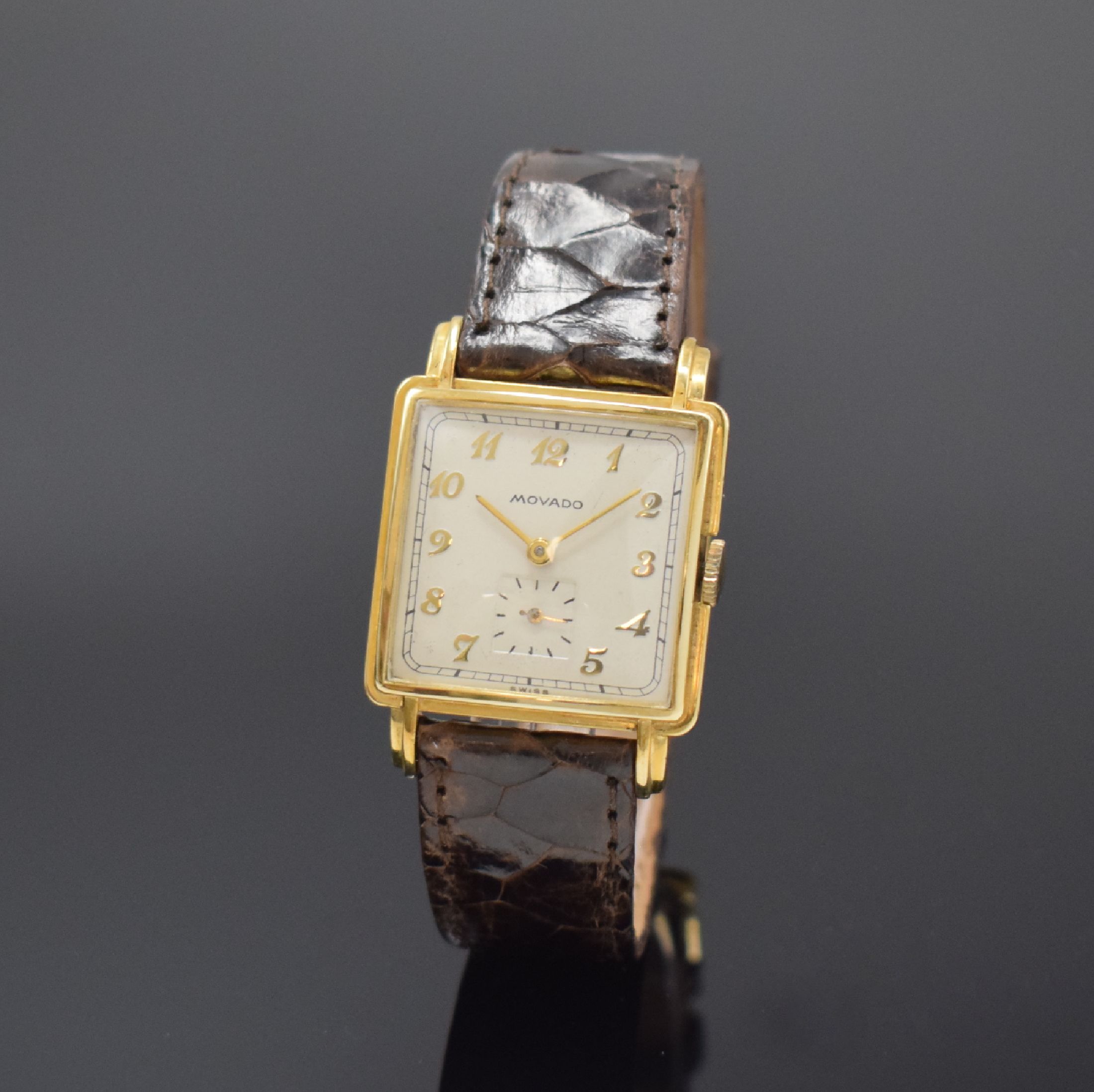 MOVADO quadratische Armbanduhr Referenz 43913 in GG 585/000, Schweiz / USA um 1945, Handaufzug, 2-tlg. Geh., Boden aufgedr., silb. Zifferbl. rest., ...