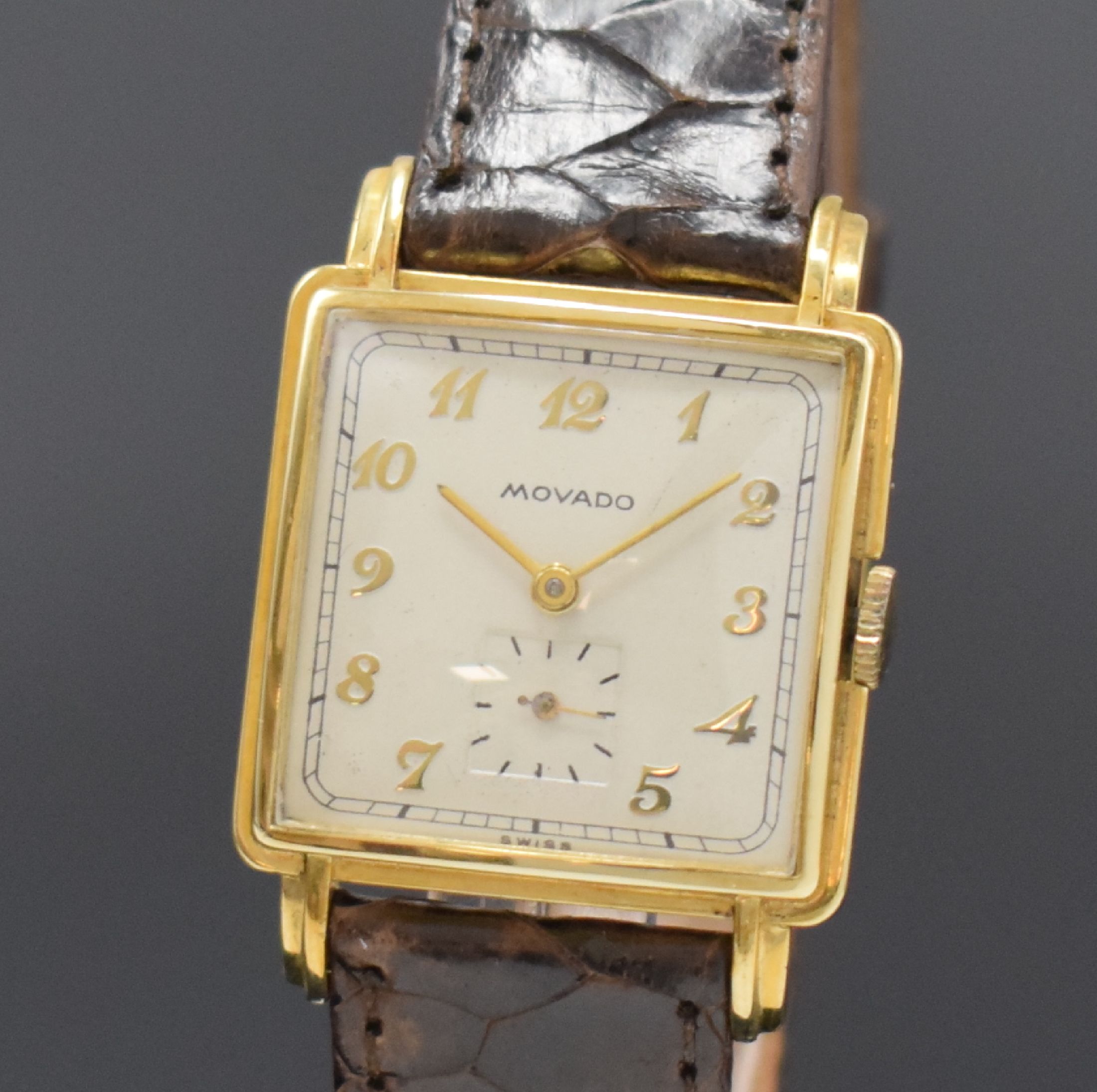 Detail a: MOVADO quadratische Armbanduhr Referenz 43913 in GG 585/000, Schweiz / USA um 1945, Handaufzug, 2-tlg. Geh., Boden aufgedr., silb. Zifferbl. rest., ...