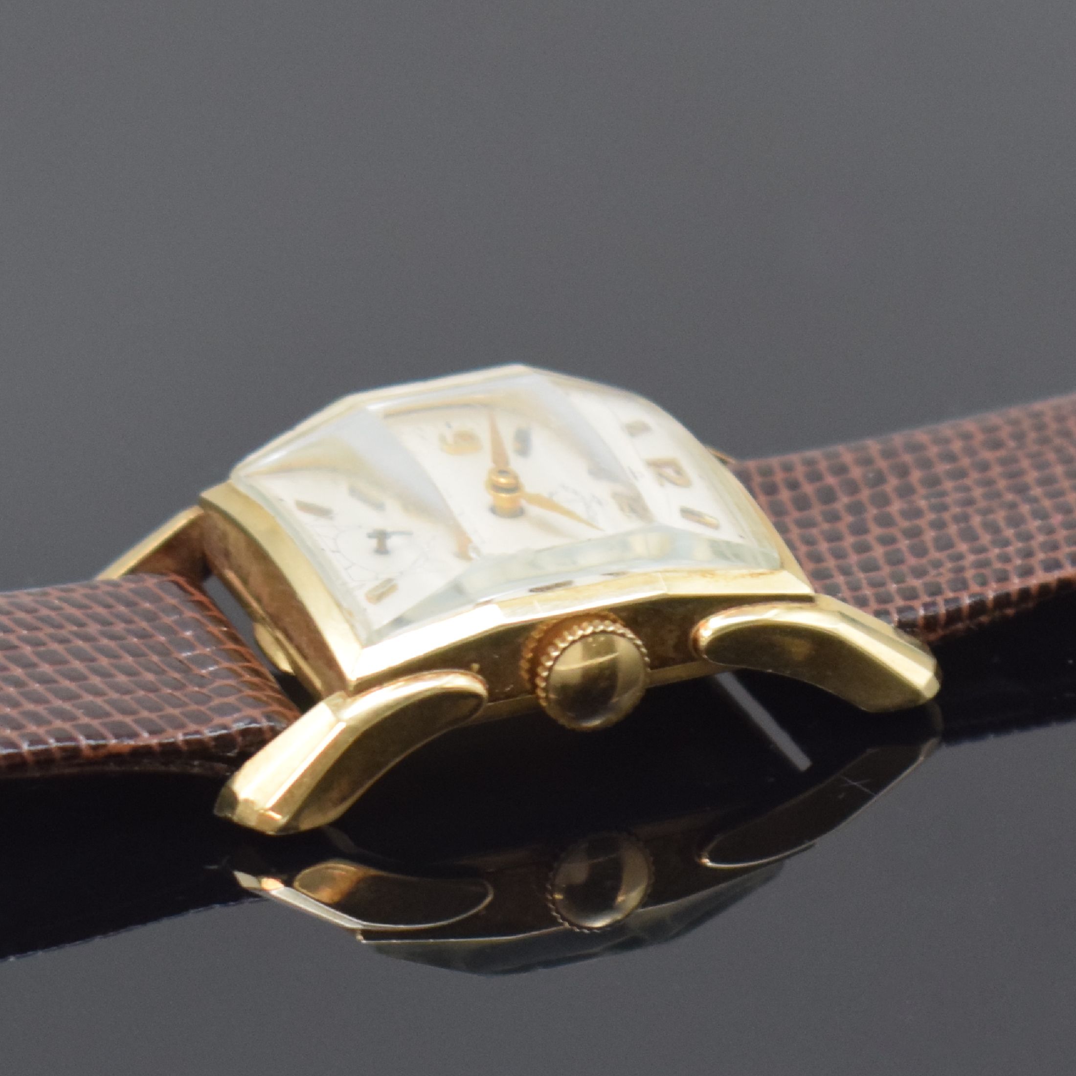 Detail b: NORMANDIE rechteckige Armbanduhr in 14k Gelbgold, Schweiz / USA um 1950, Handaufzug, 2-tlg. Geh., Boden aufgedr., nach außen geschweifte, ...