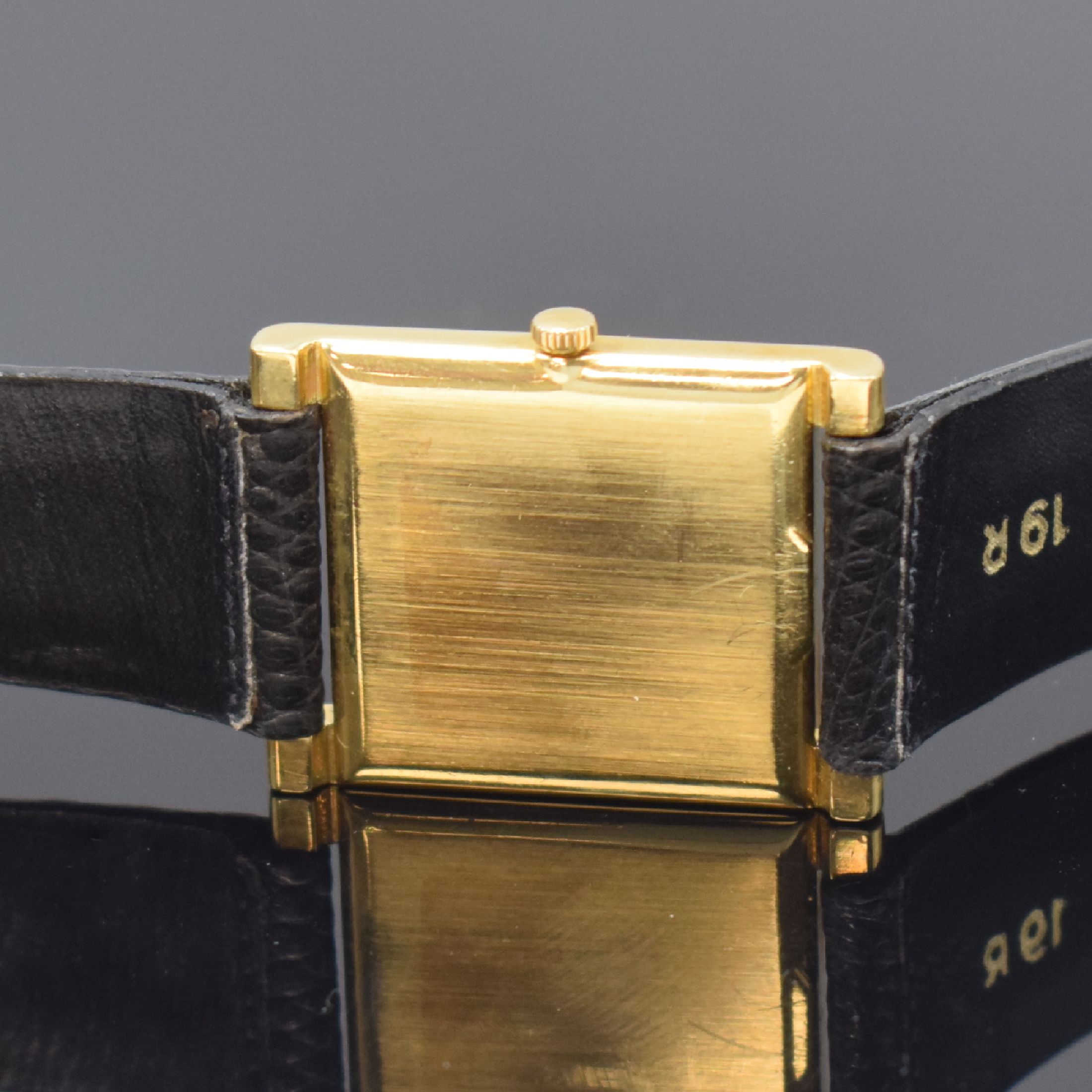 Detail c: OMEGA rechteckige Armbanduhr Referenz 3981 in GG 750/000, Schweiz um 1960, Handaufzug, flaches Geh. m. aufgedr. Boden, silb. Zifferbl. rest./fl., ...