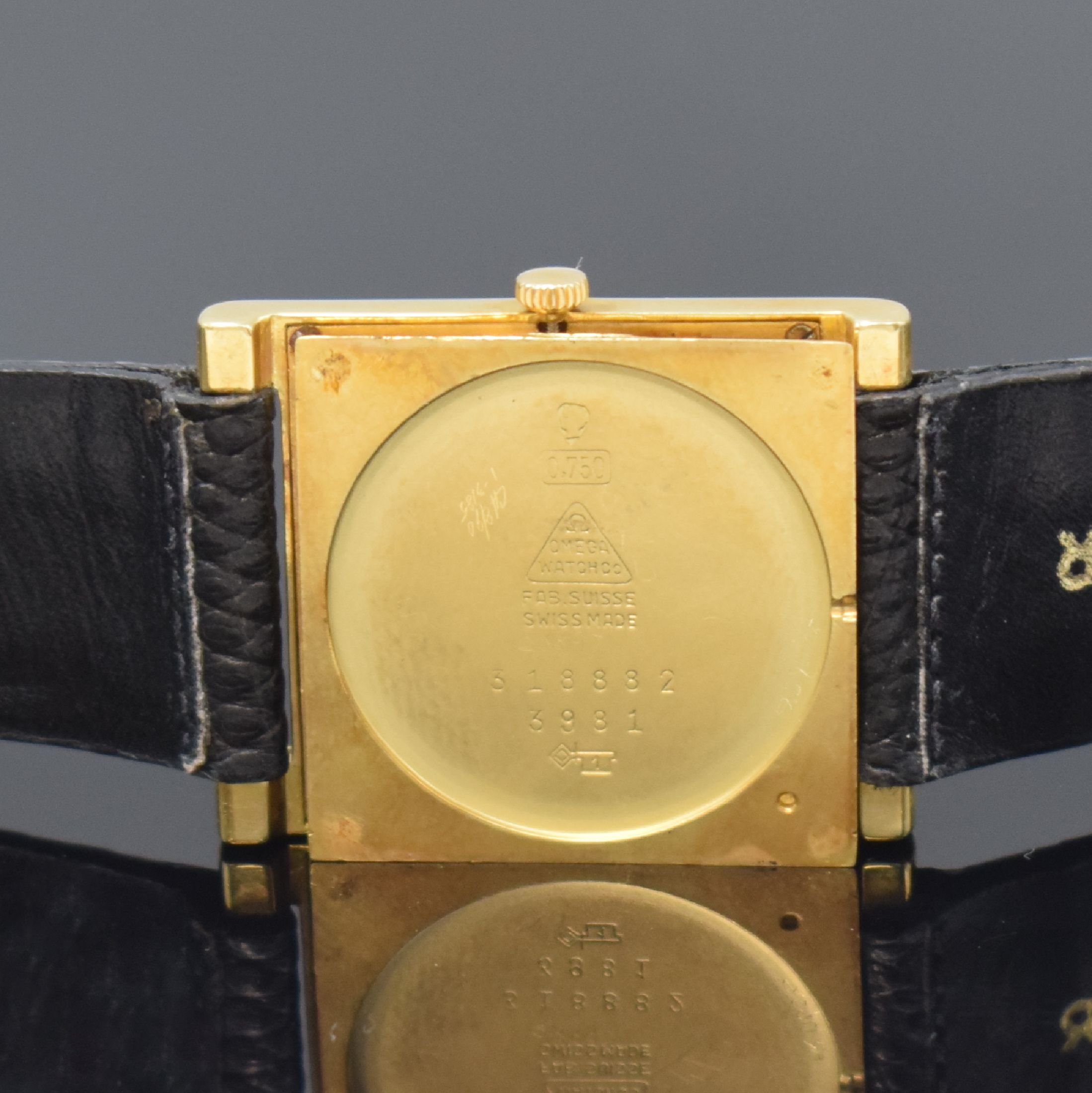 Detail e: OMEGA rechteckige Armbanduhr Referenz 3981 in GG 750/000, Schweiz um 1960, Handaufzug, flaches Geh. m. aufgedr. Boden, silb. Zifferbl. rest./fl., ...