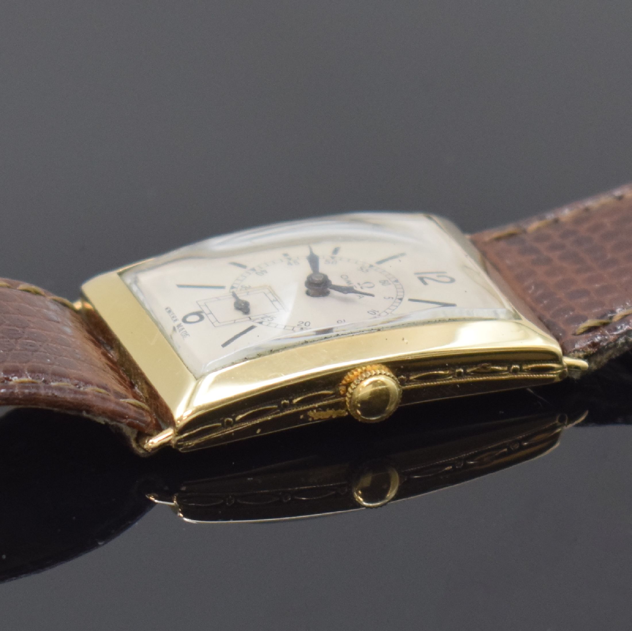 Detail b: OMEGA große, rechteckige Armbanduhr in GG 585/000, Schweiz um 1930, Handaufzug, Scharniergeh. m. grav. Rand, silb. Zifferbl. rest., gebl. Zeiger, ...