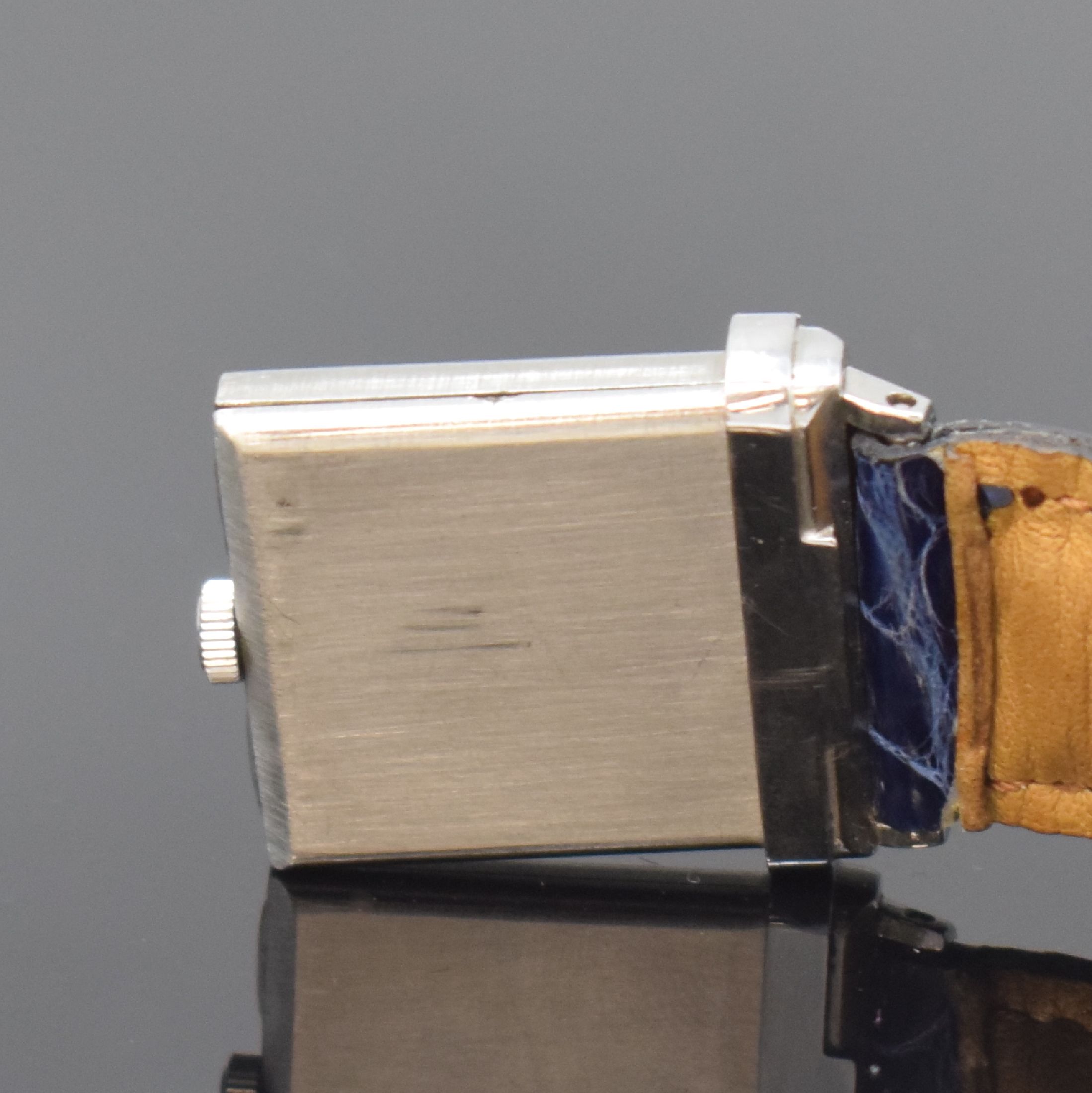 Detail e: OMEGA WATCH CO / TISSOT Marine seltene rechteckige Armbanduhr in Stahl, Schweiz um 1935, Handaufzug, abnehmbares Doppelgehäuse, rücks. über ...