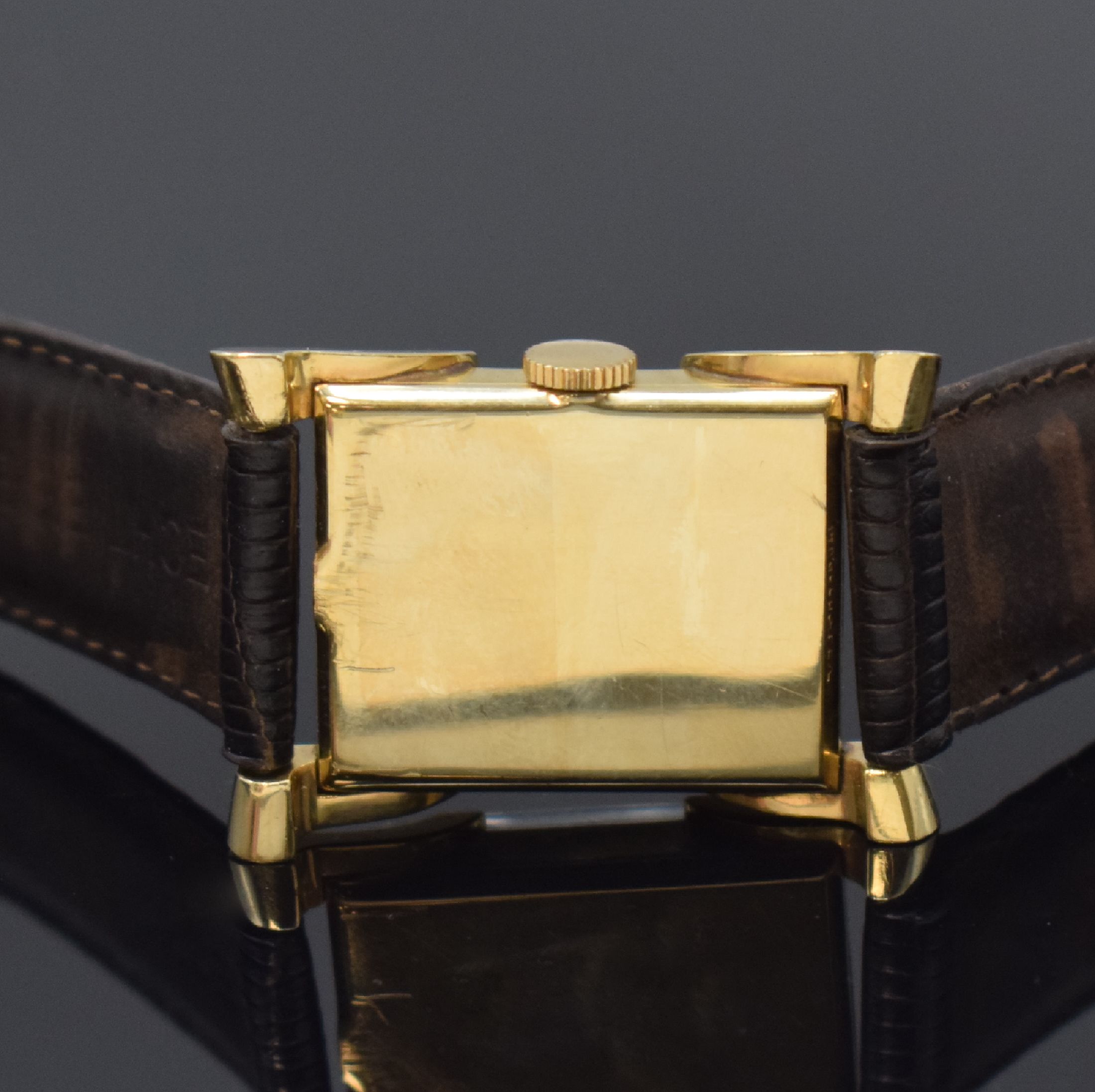 Detail c: OMEGA rechteckige Armbanduhr in GG 585/000, Schweiz / USA um 1948, Handaufzug, 2-tlg. Geh. m. geschwungenen, nach außen gestellten Anstößen, Boden ...