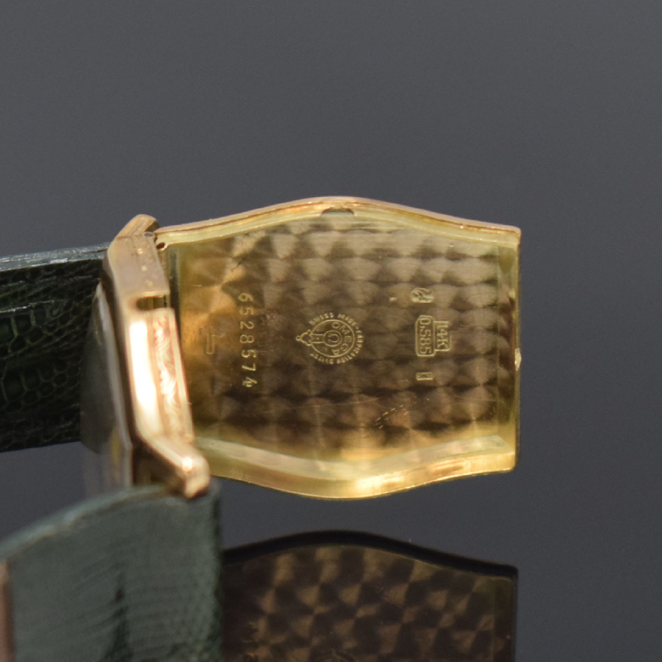 Detail c: OMEGA frühe Armbanduhr in GG 585/000, Schweiz um 1925, Handaufzug, tonneau-förm. Scharniergeh., grav. Rand, schwarzes Zifferbl. rest., Zeiger ...