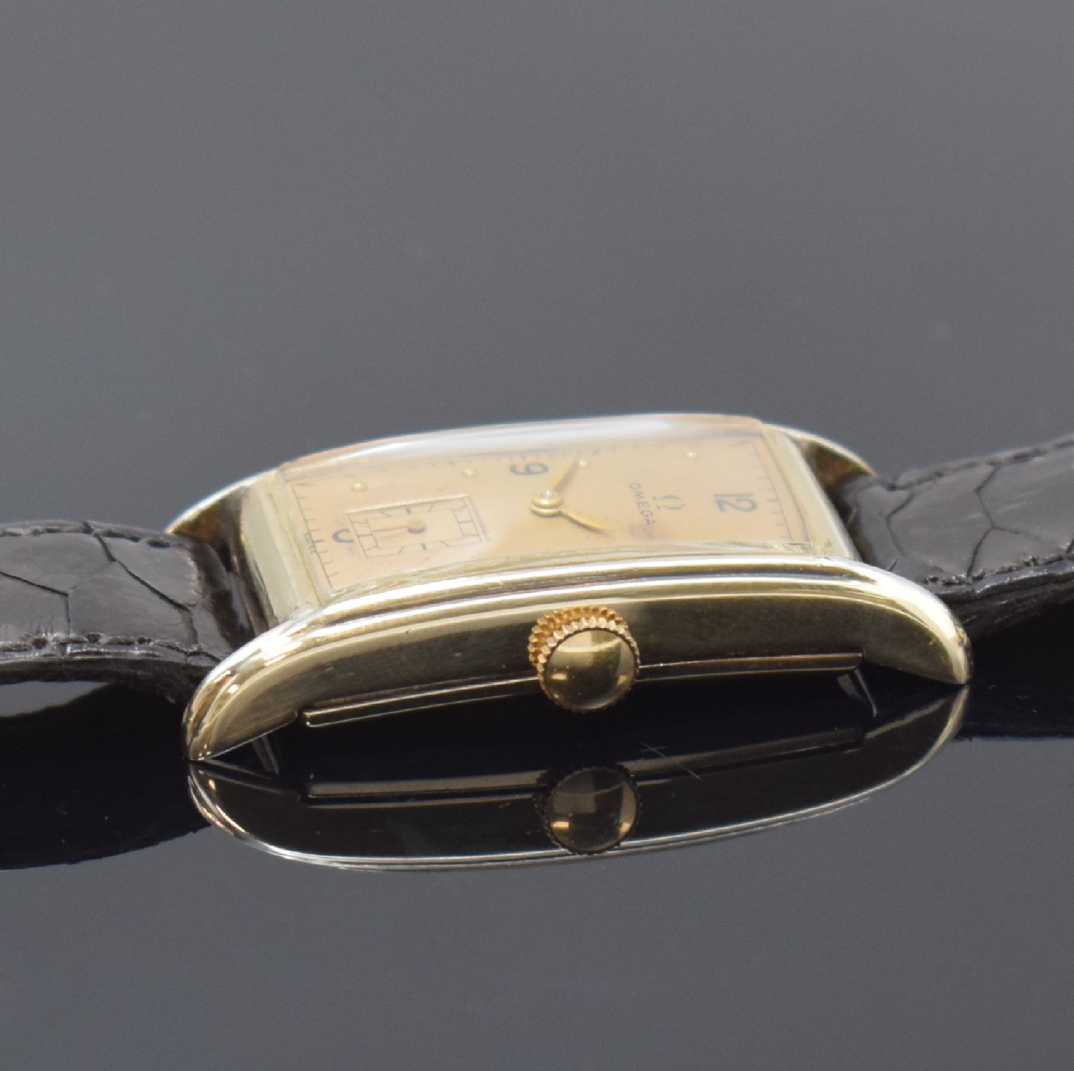 Detail b: OMEGA T 17 rechteckige Armbanduhr in 14k goldfilled, Schweiz / USA um 1940, Handaufzug, 2-tlg. Geh., Boden aufgedr., gold. Zifferbl. pat./fl., gold. ...