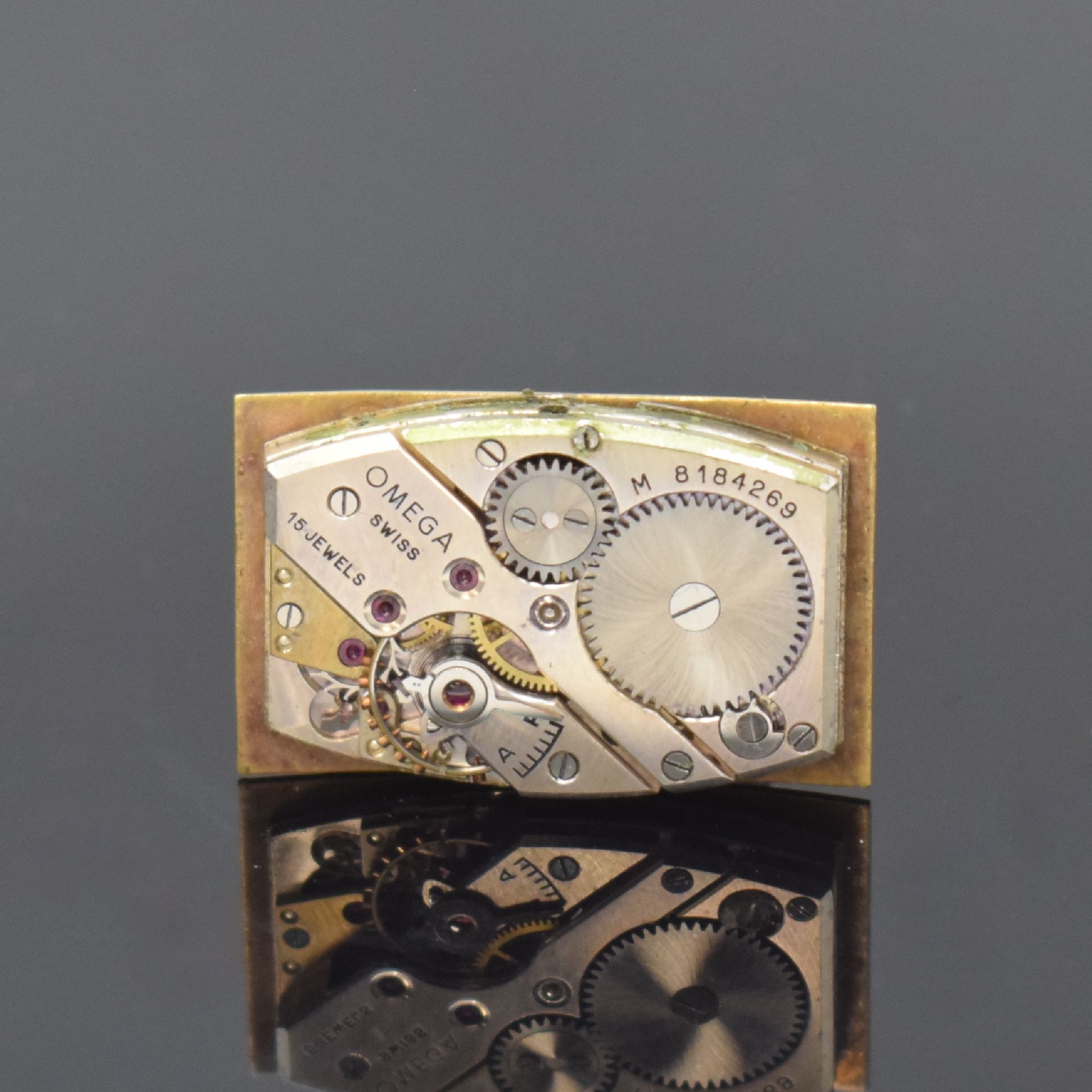 Detail f: OMEGA T 17 rechteckige Armbanduhr in 14k goldfilled, Schweiz / USA um 1940, Handaufzug, 2-tlg. Geh., Boden aufgedr., gold. Zifferbl. pat./fl., gold. ...