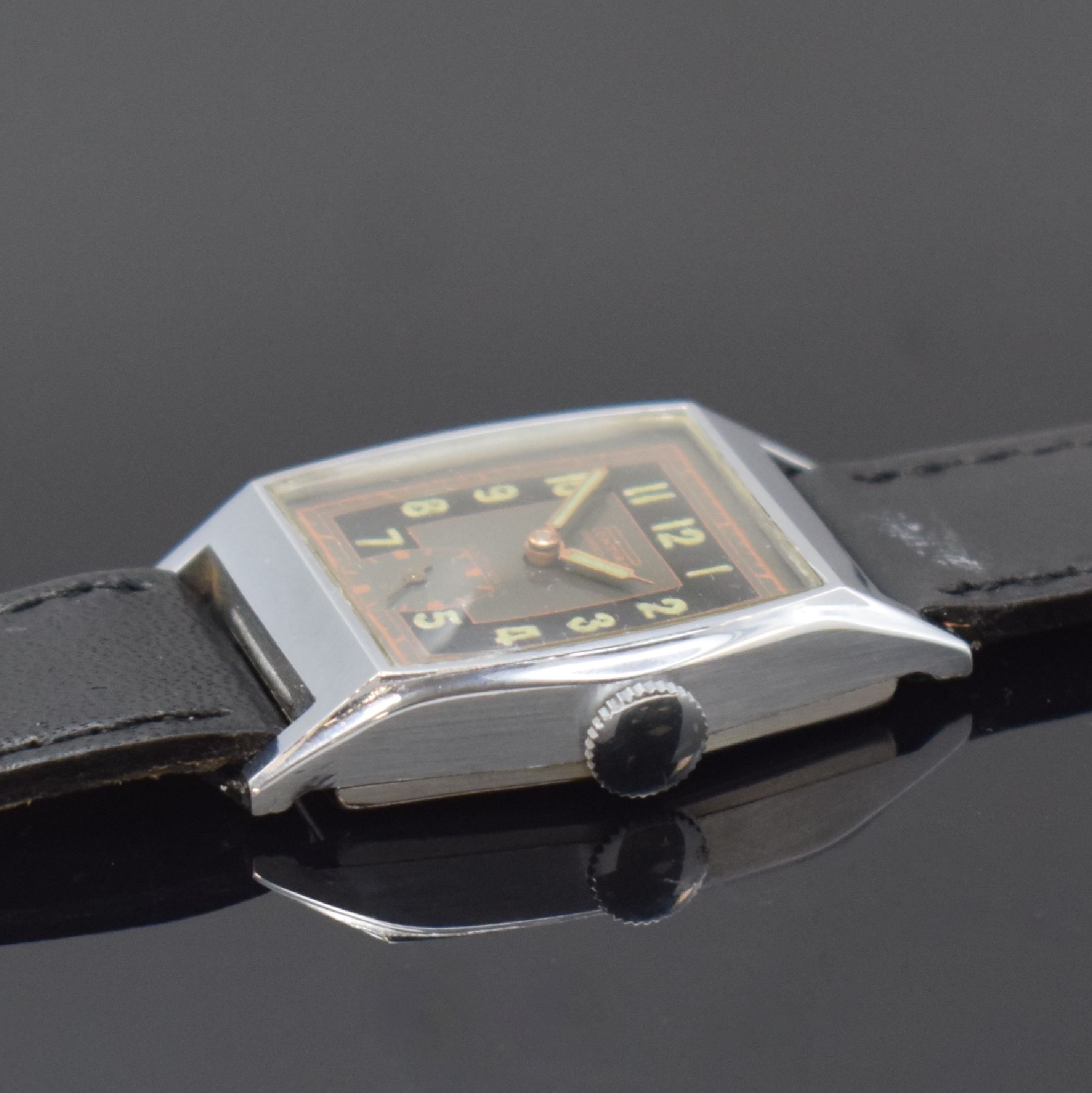 Detail c: PONTIAC 2 verchromte Armbanduhren, Schweiz um 1940, Handaufzug, tonneau-förm. Geh., 1 x Scharniergeh., silb. Zifferbl., 1 x aufgedr. Stahlboden, ...