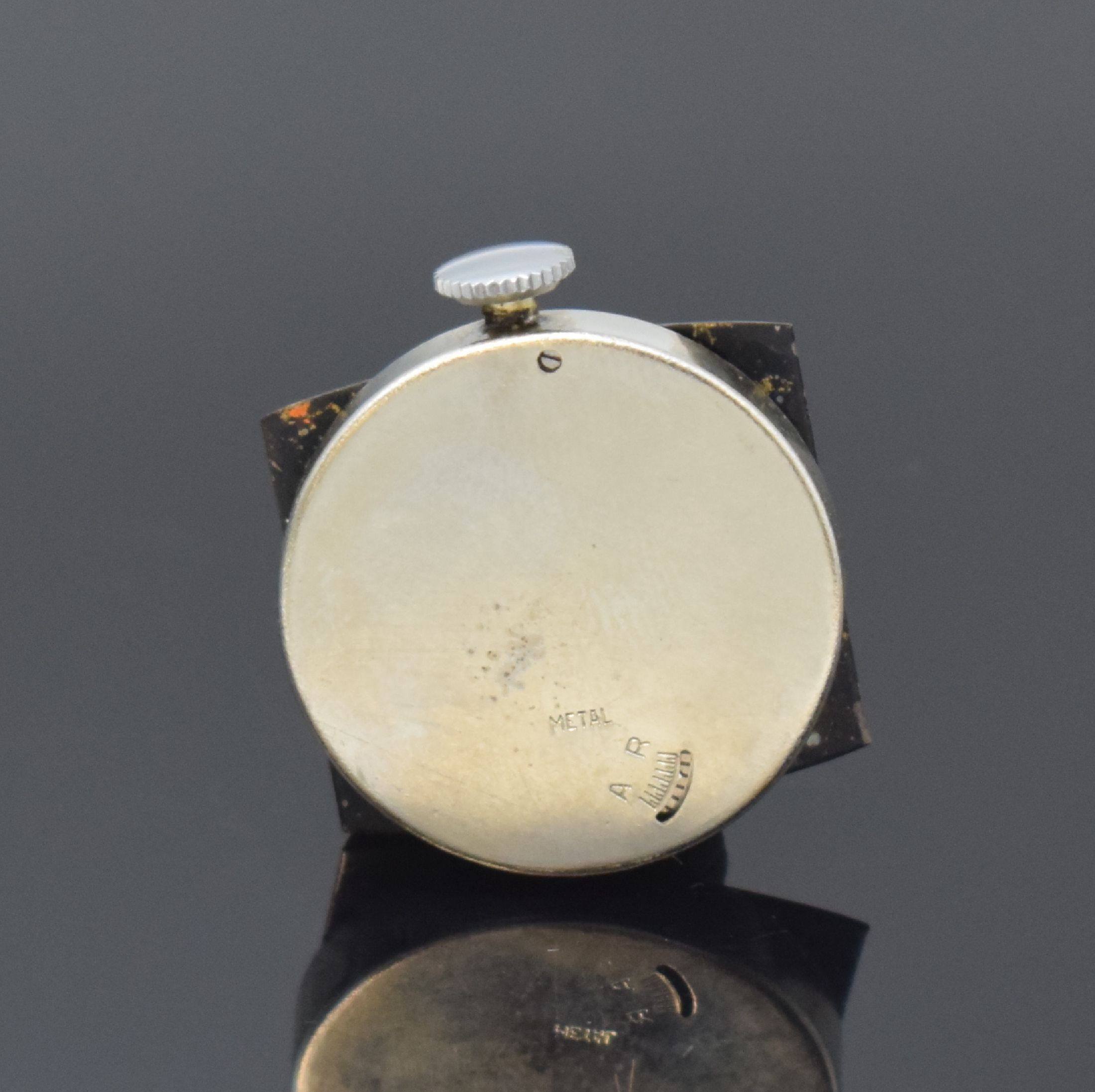 Detail f: PONTIAC 2 verchromte Armbanduhren, Schweiz um 1940, Handaufzug, tonneau-förm. Geh., 1 x Scharniergeh., silb. Zifferbl., 1 x aufgedr. Stahlboden, ...