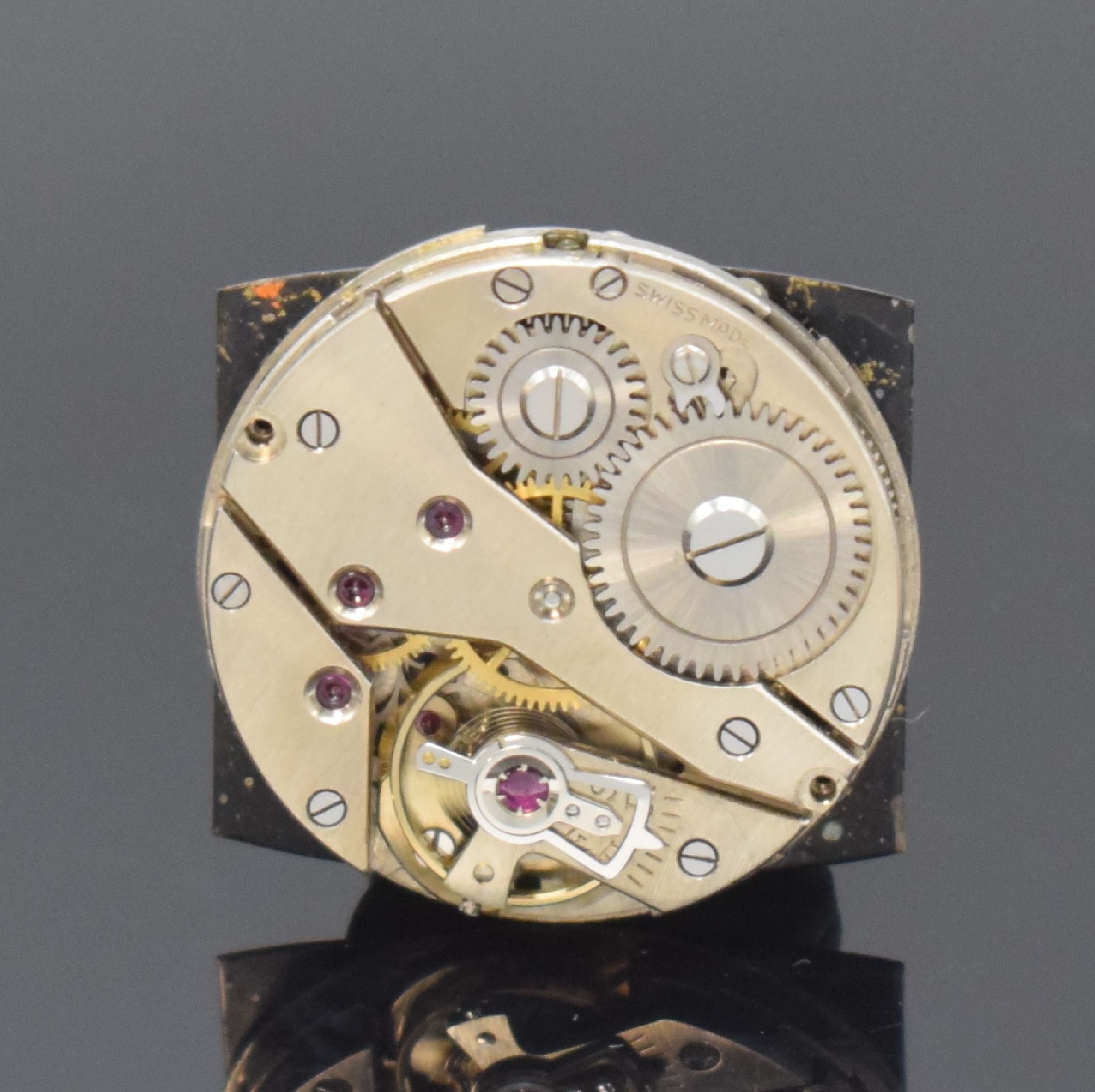 Detail g: PONTIAC 2 verchromte Armbanduhren, Schweiz um 1940, Handaufzug, tonneau-förm. Geh., 1 x Scharniergeh., silb. Zifferbl., 1 x aufgedr. Stahlboden, ...