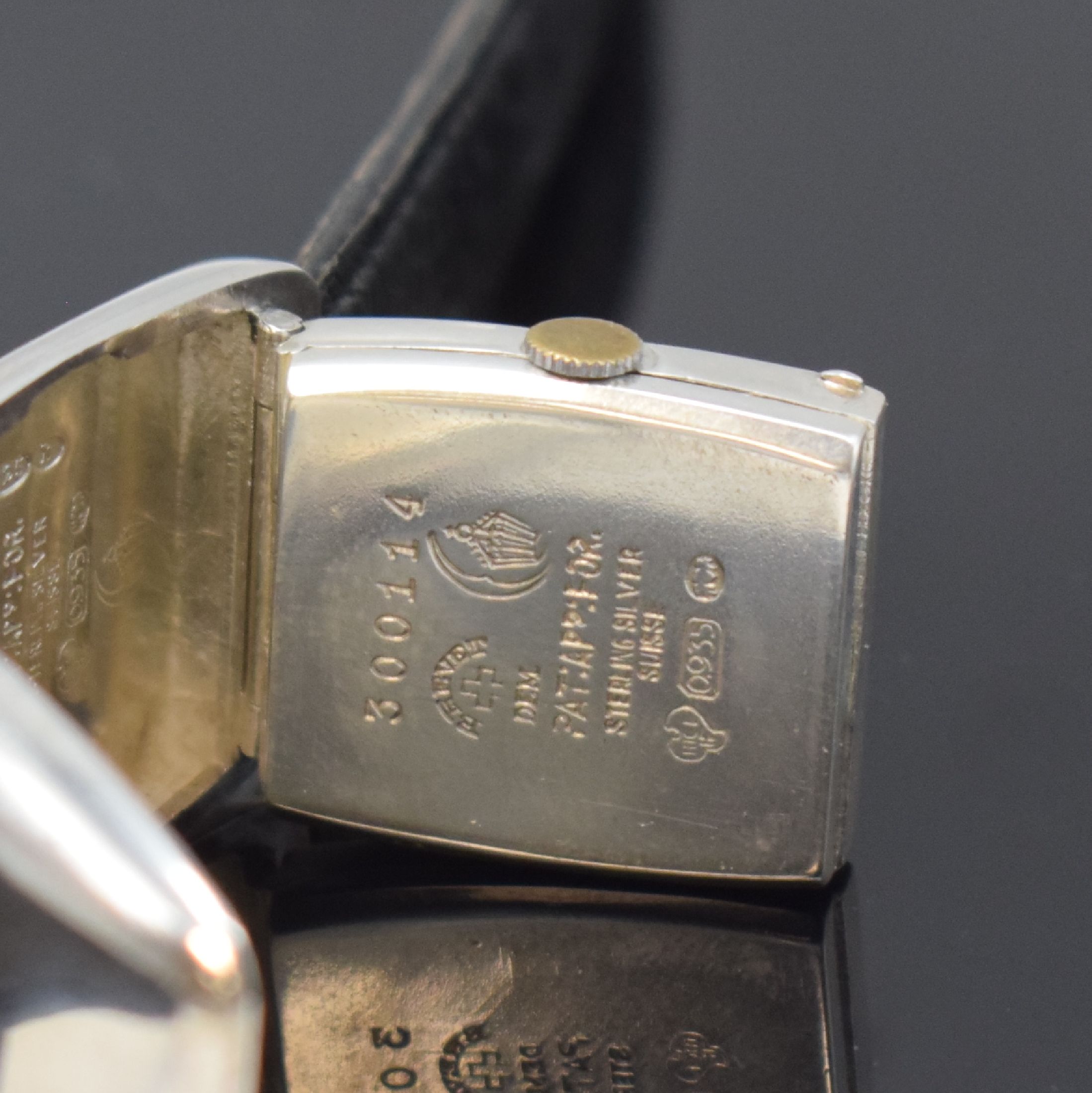 Detail e: ROBINSON & Co / TEXA ausgefallene Savonette- Armbanduhr in Sterlingsilber, Schweiz um 1935, Handaufzug, tonneau-förm. Doppel- Scharniergeh., im ...