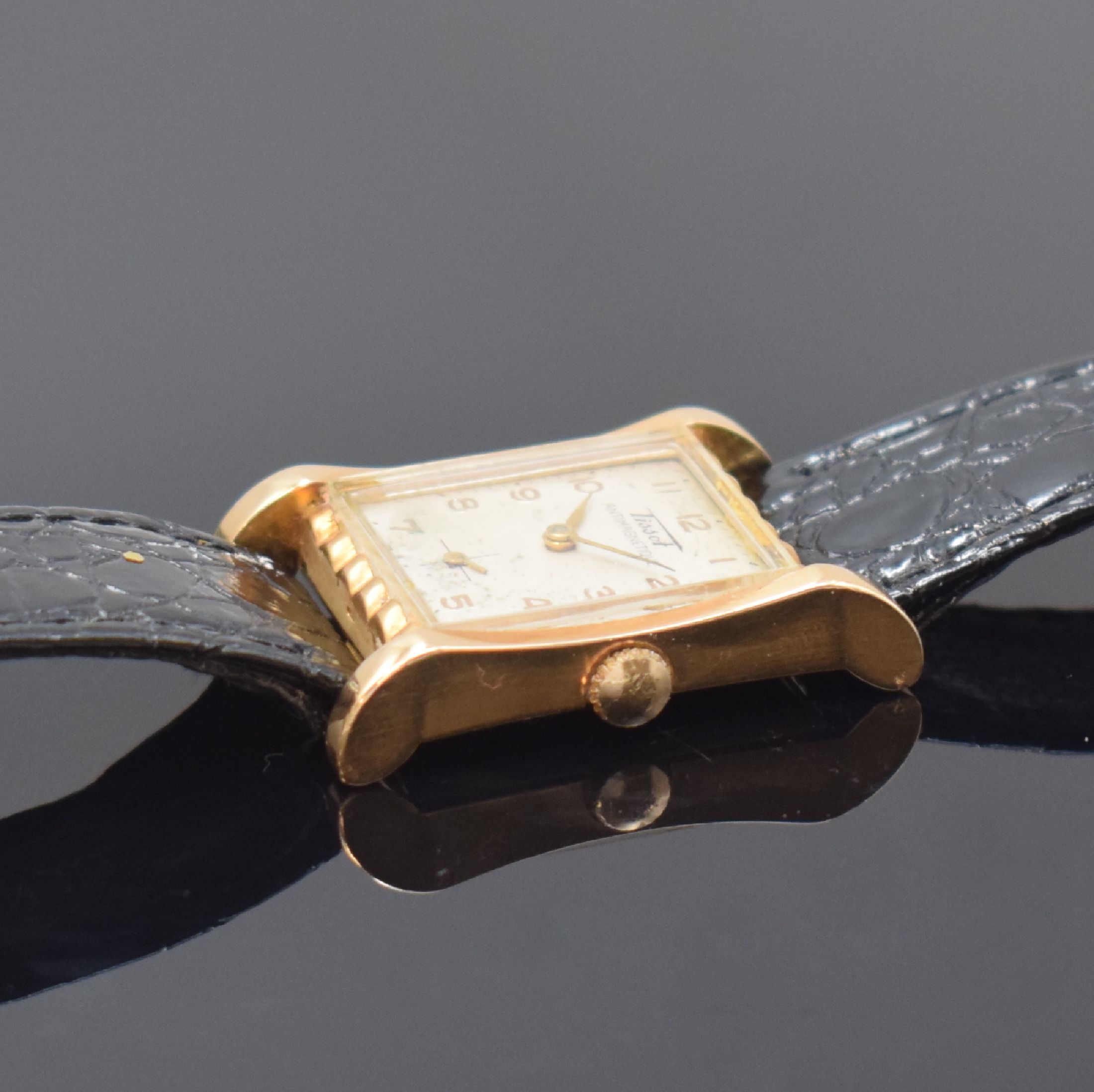 Detail b: TISSOT rechteckige Armbanduhr in RG 750/000, Schweiz um 1950, Handaufzug, 2-tlg. Geh. m. geschweiften Seiten, Boden aufgedr., silb. Zifferbl. ...