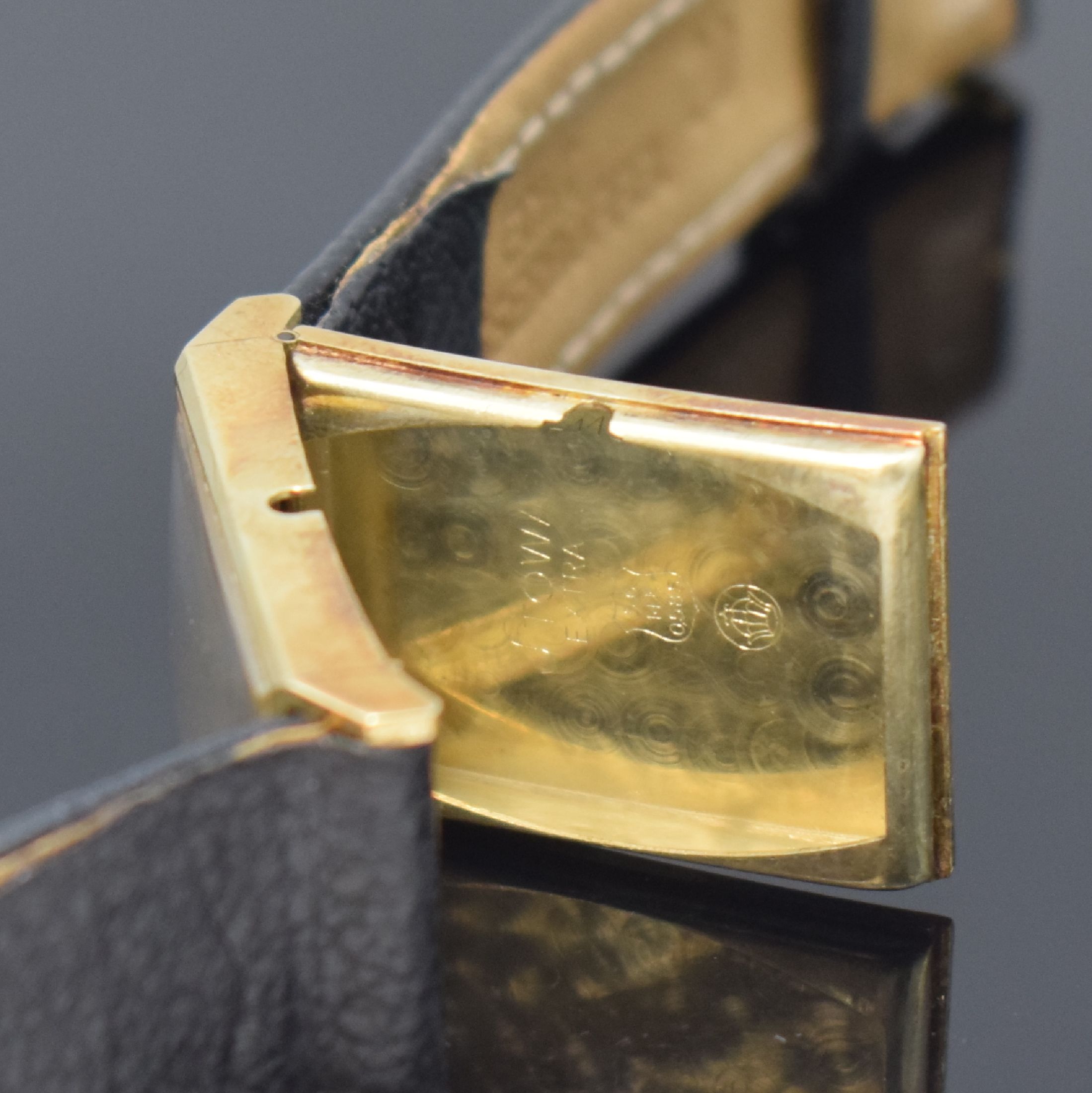 Detail d: STOWA Extra rechteckige Armbanduhr in GG 585/000, Deutschland / Schweiz um 1935, Handaufzug, Scharniergeh., schwarzes Glanz- Zifferbl., gold. röm. ...