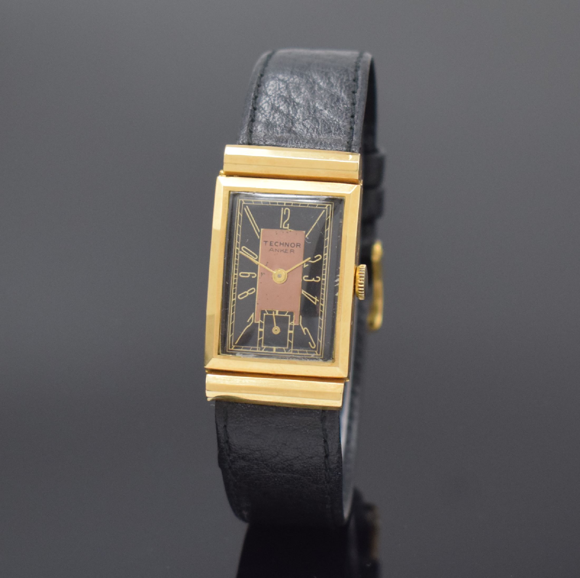 TECHNOR rechteckige Armbanduhr in GG 750/000, Schweiz um 1935, Handaufzug, mediterranes Scharniergeh. m. facettierten Rollen-Anstößen, schwarzes ...