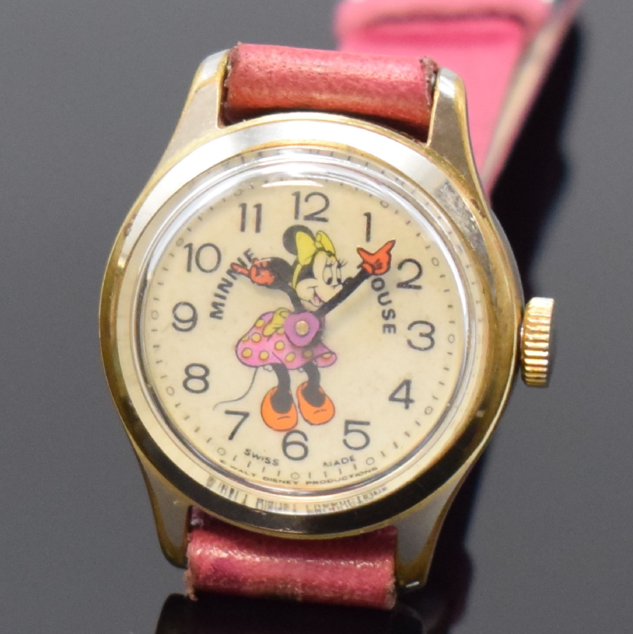 Detail a: WALT-DISNEY-PRODUCTIONS 2 Armbanduhren, USA / Schweiz um 1940 / 1960, Handaufzug, Metallgeh. m. aufgedr. Boden, 1 x US-TIME tonneauförm., verg., ...