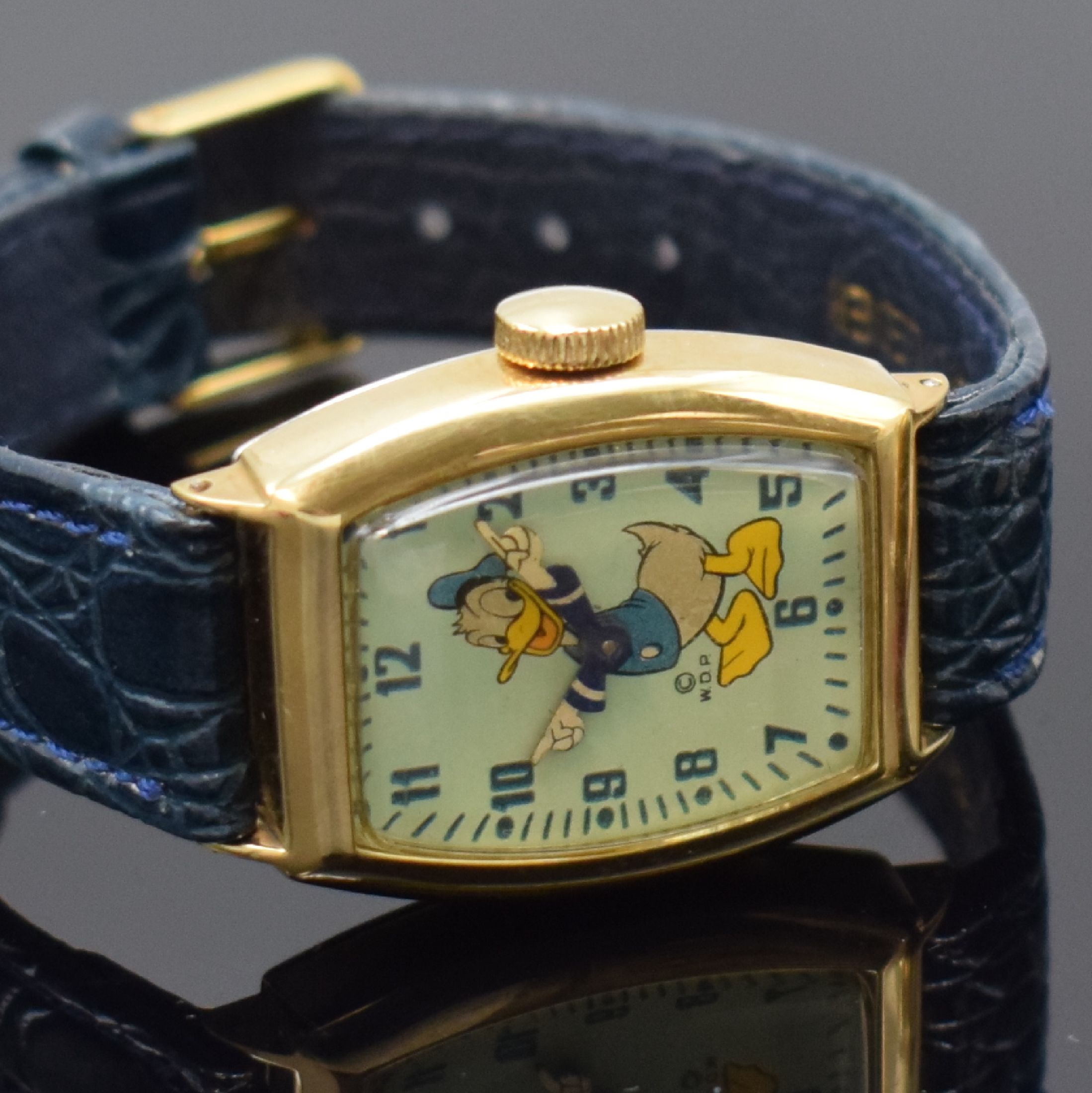 Detail b: WALT-DISNEY-PRODUCTIONS 2 Armbanduhren, USA / Schweiz um 1940 / 1960, Handaufzug, Metallgeh. m. aufgedr. Boden, 1 x US-TIME tonneauförm., verg., ...