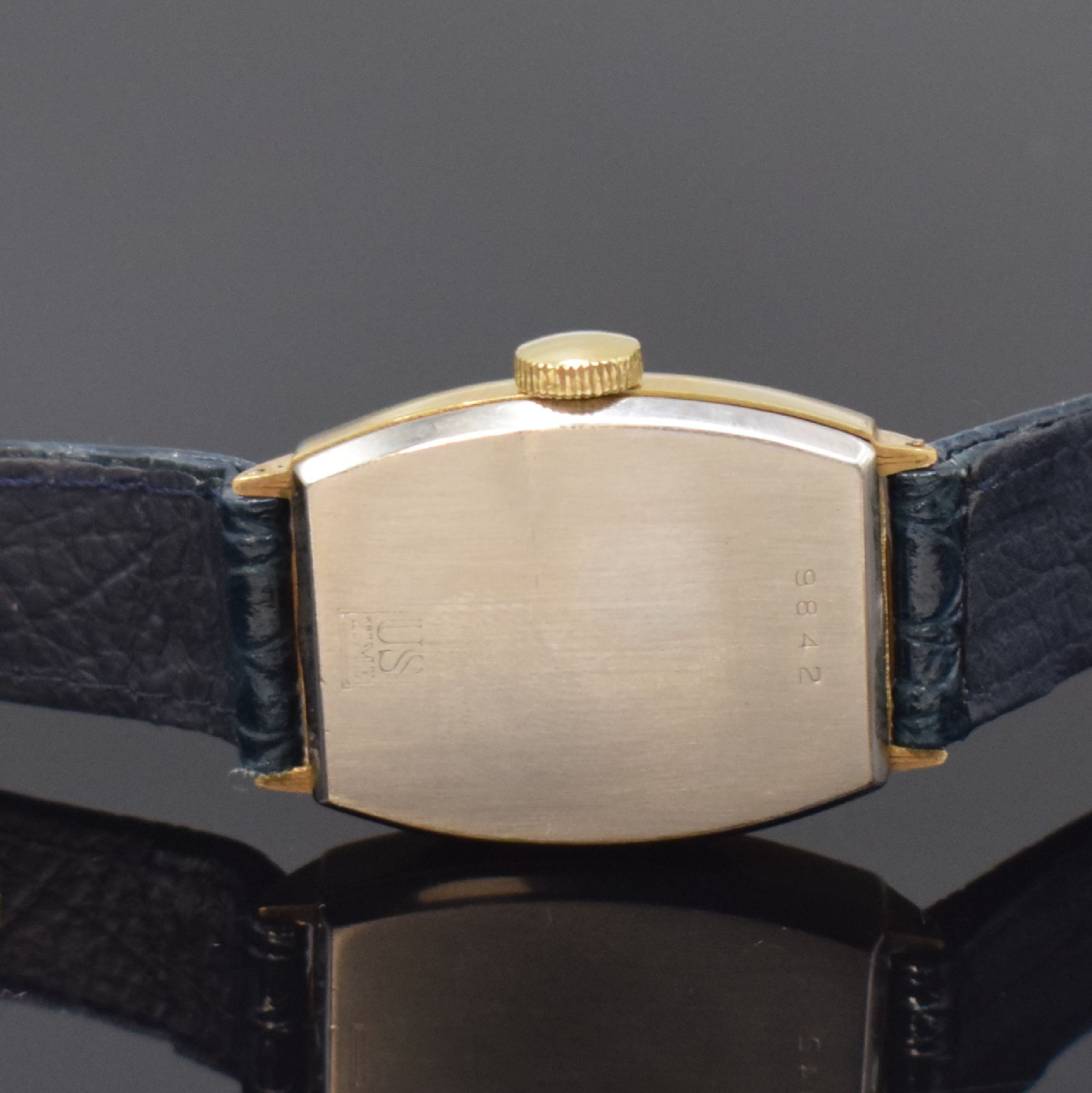 Detail f: WALT-DISNEY-PRODUCTIONS 2 Armbanduhren, USA / Schweiz um 1940 / 1960, Handaufzug, Metallgeh. m. aufgedr. Boden, 1 x US-TIME tonneauförm., verg., ...