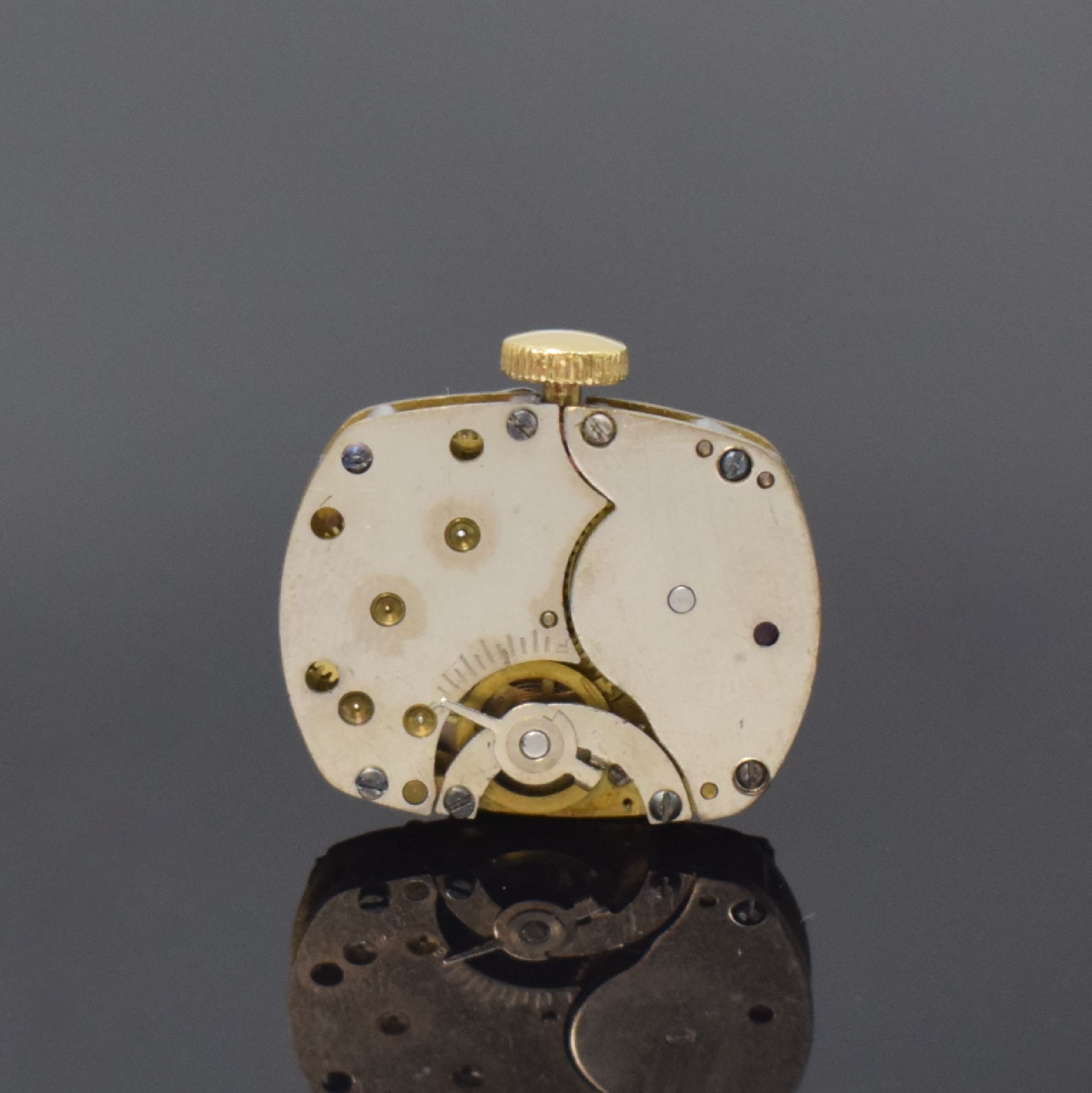 Detail g: WALT-DISNEY-PRODUCTIONS 2 Armbanduhren, USA / Schweiz um 1940 / 1960, Handaufzug, Metallgeh. m. aufgedr. Boden, 1 x US-TIME tonneauförm., verg., ...